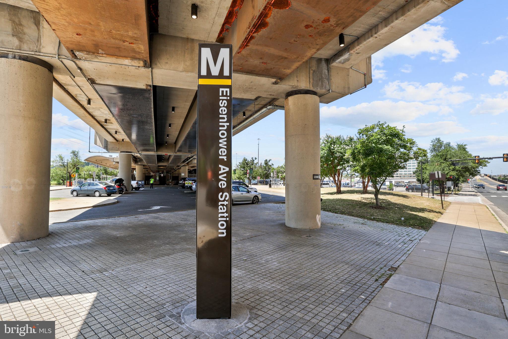 TOWNES AT CAMERON PARKE - Residential