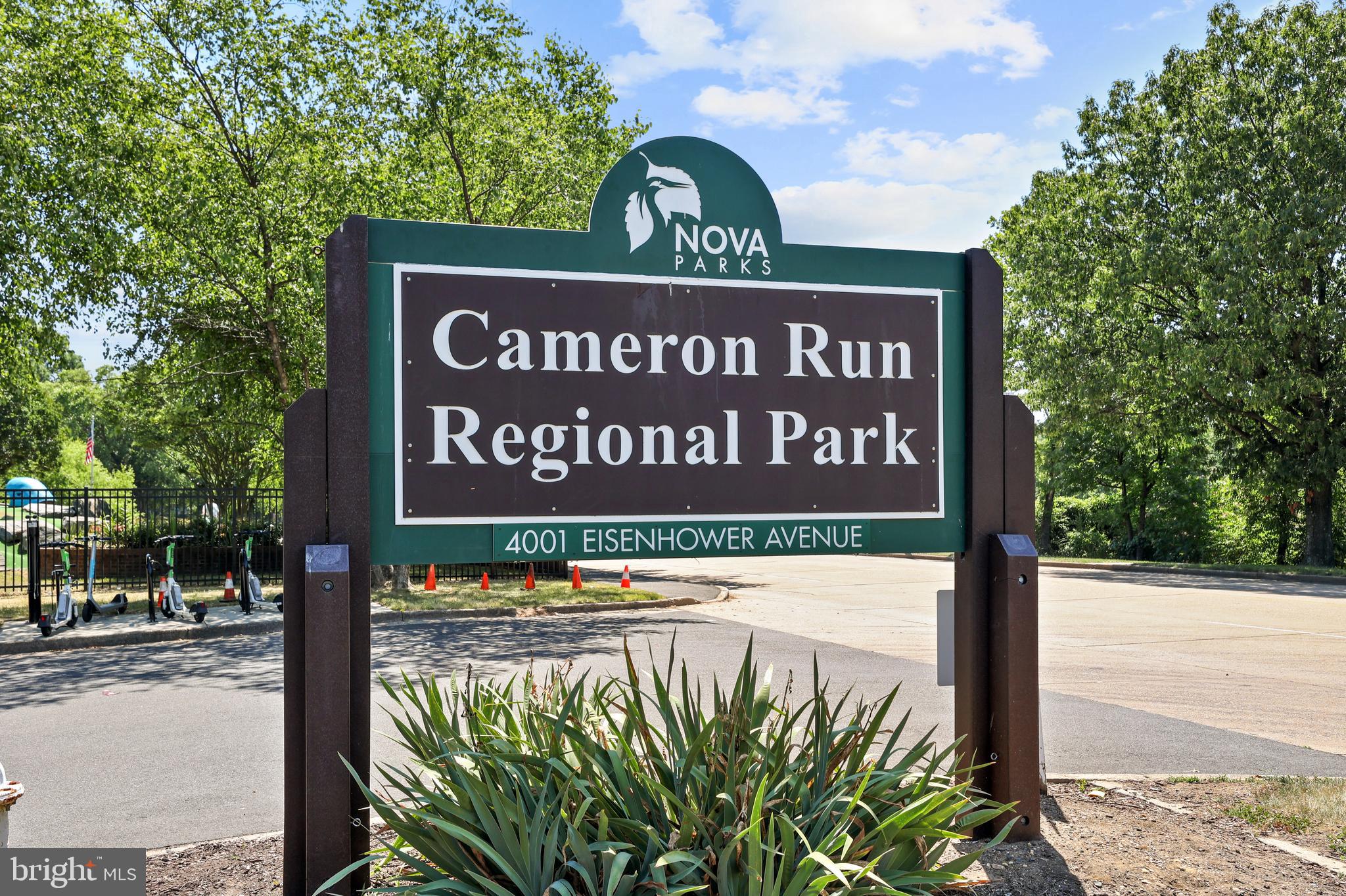 TOWNES AT CAMERON PARKE - Residential