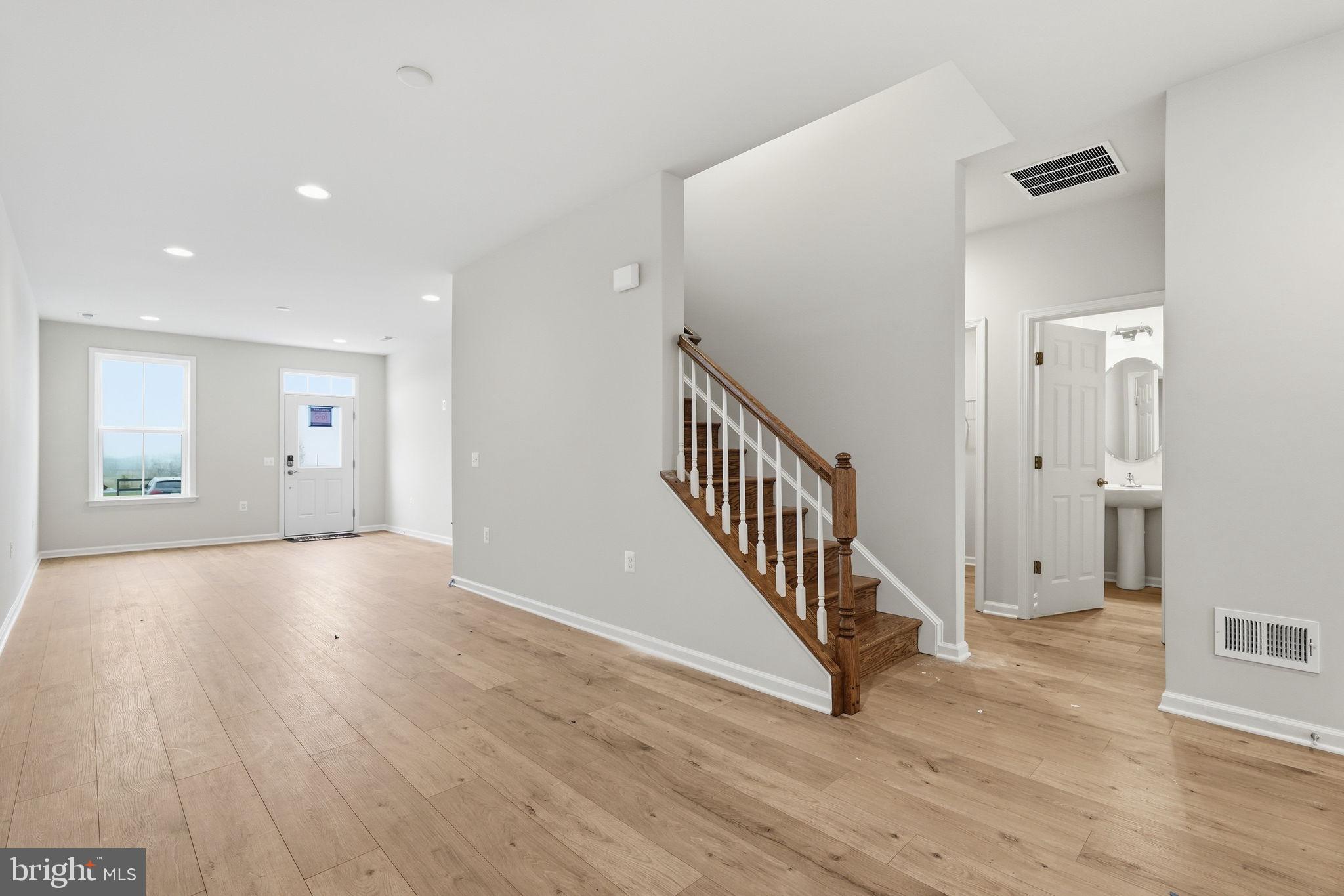 HIATT POINTE AT SNOWDEN BRIDGE - Residential