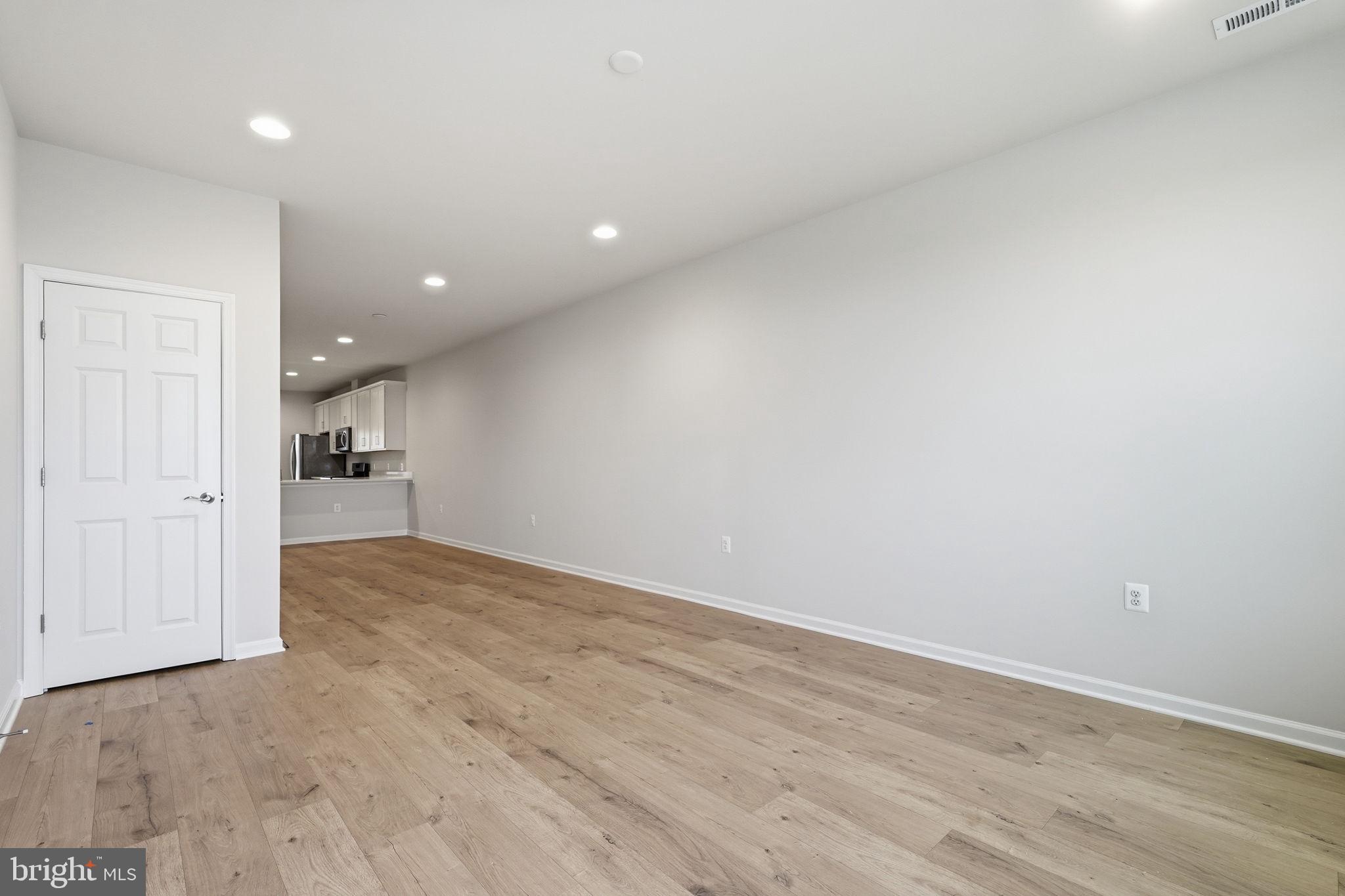 HIATT POINTE AT SNOWDEN BRIDGE - Residential