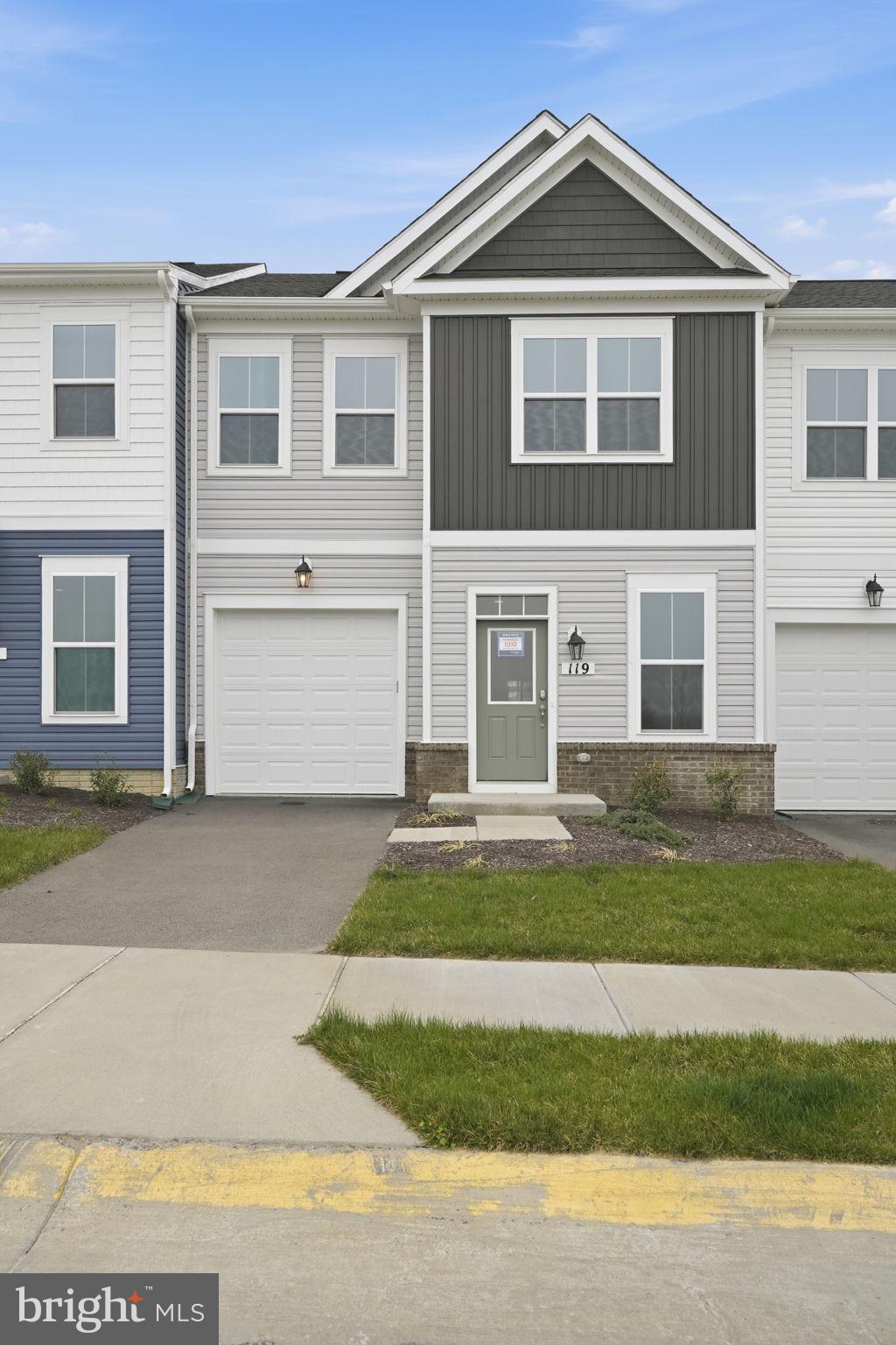 HIATT POINTE AT SNOWDEN BRIDGE - Residential