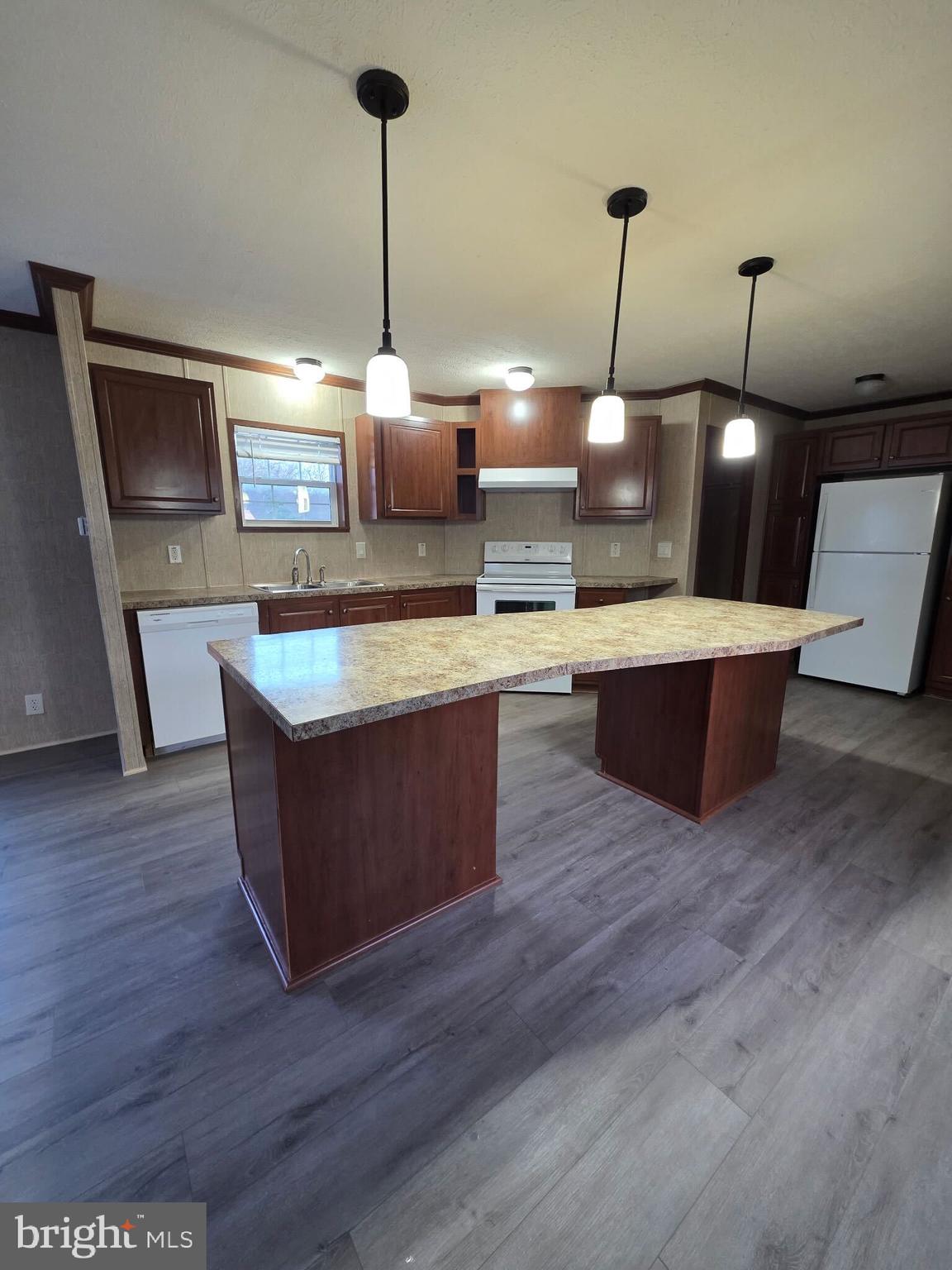 MORELAND TRAILER - Residential