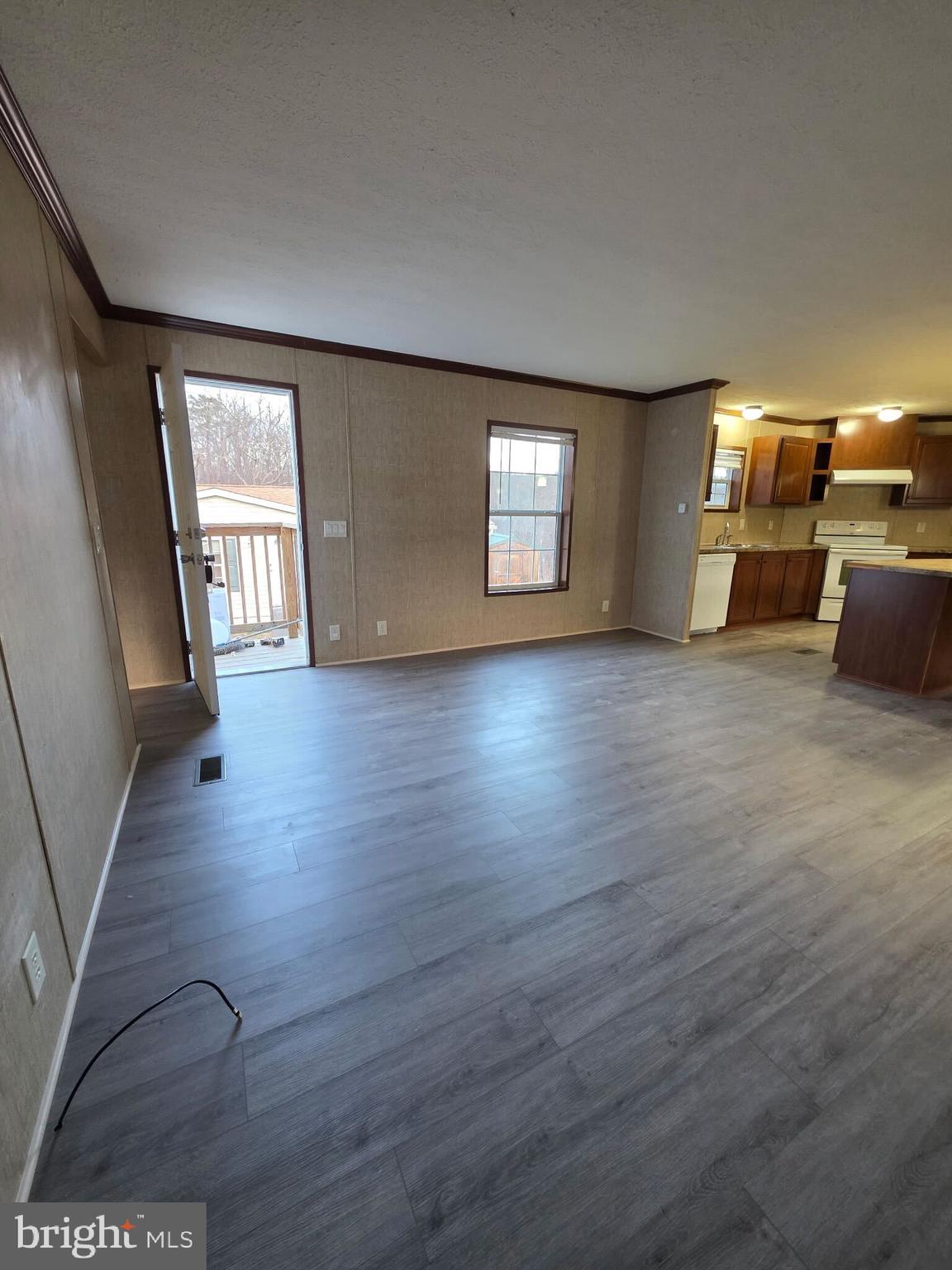 MORELAND TRAILER - Residential