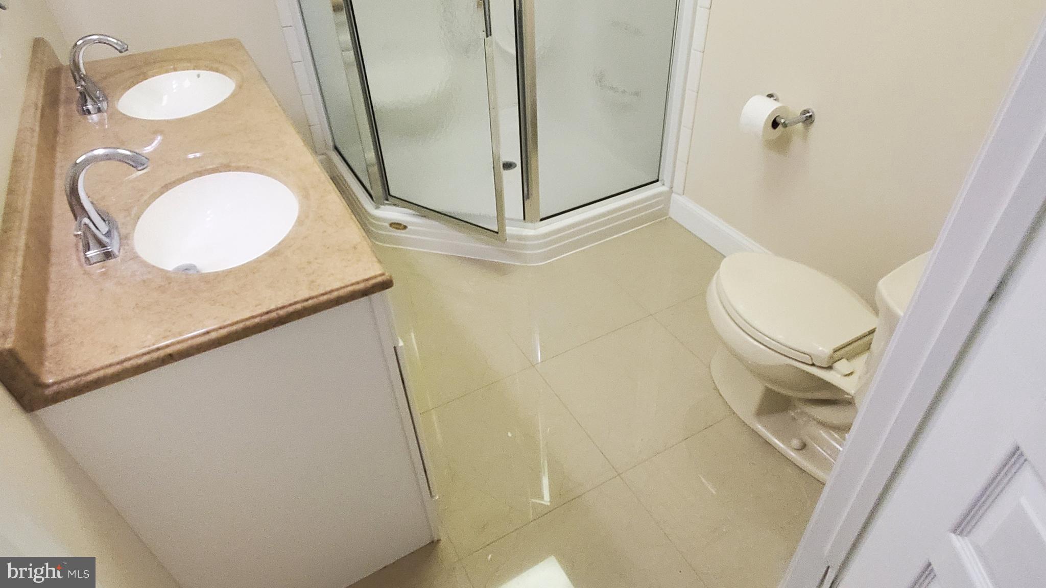 MIDDLETOWN - Commercial Sale