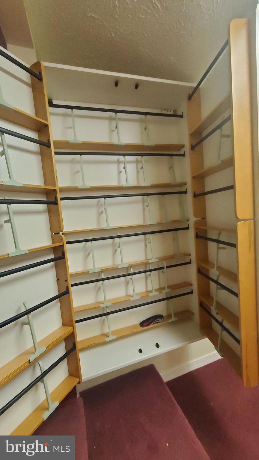 MIDDLETOWN - Commercial Sale