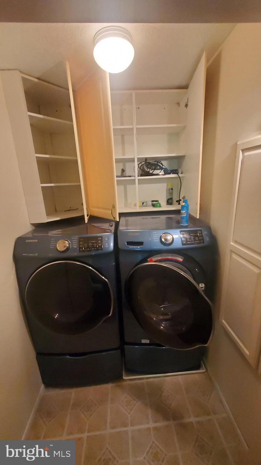 MIDDLETOWN - Commercial Sale