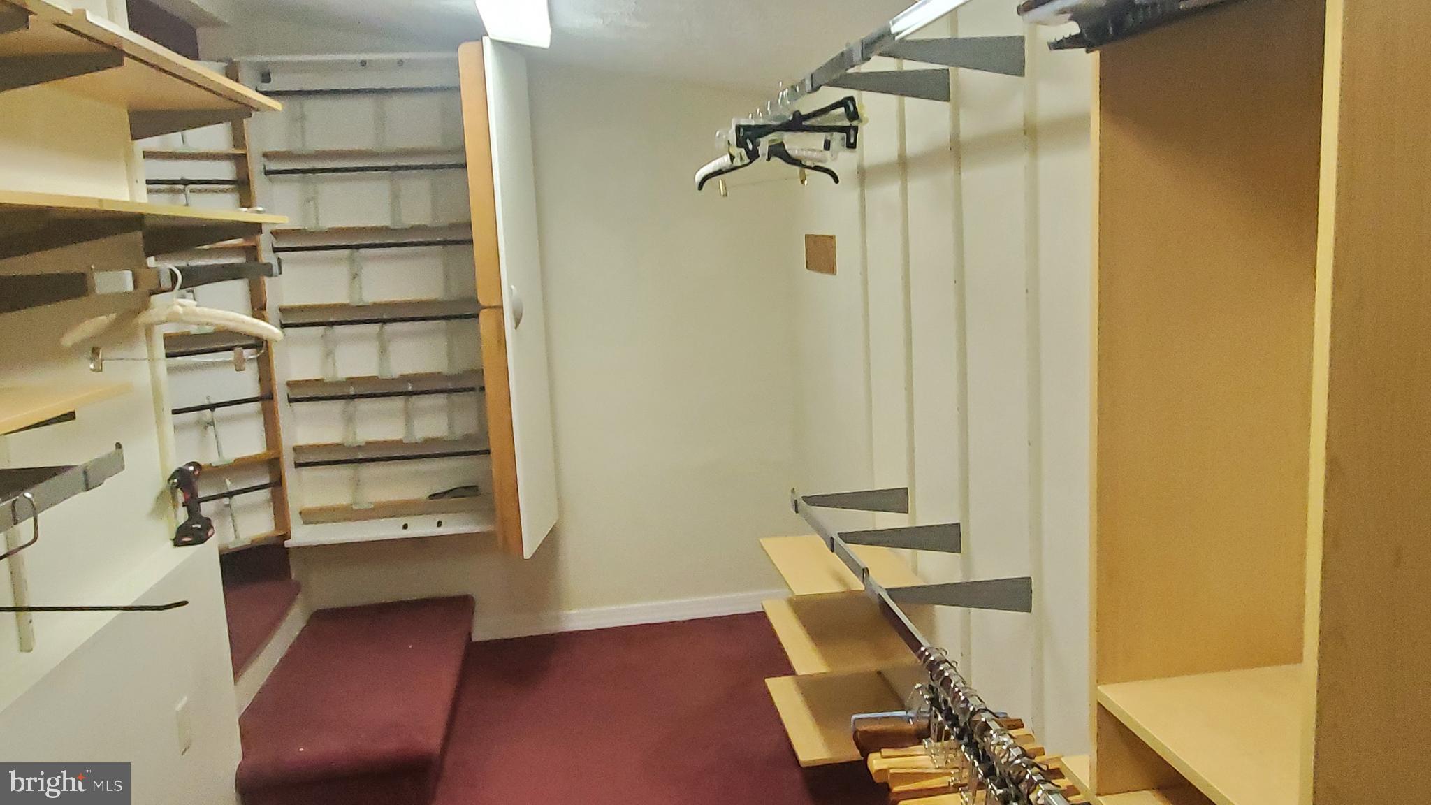 MIDDLETOWN - Commercial Sale