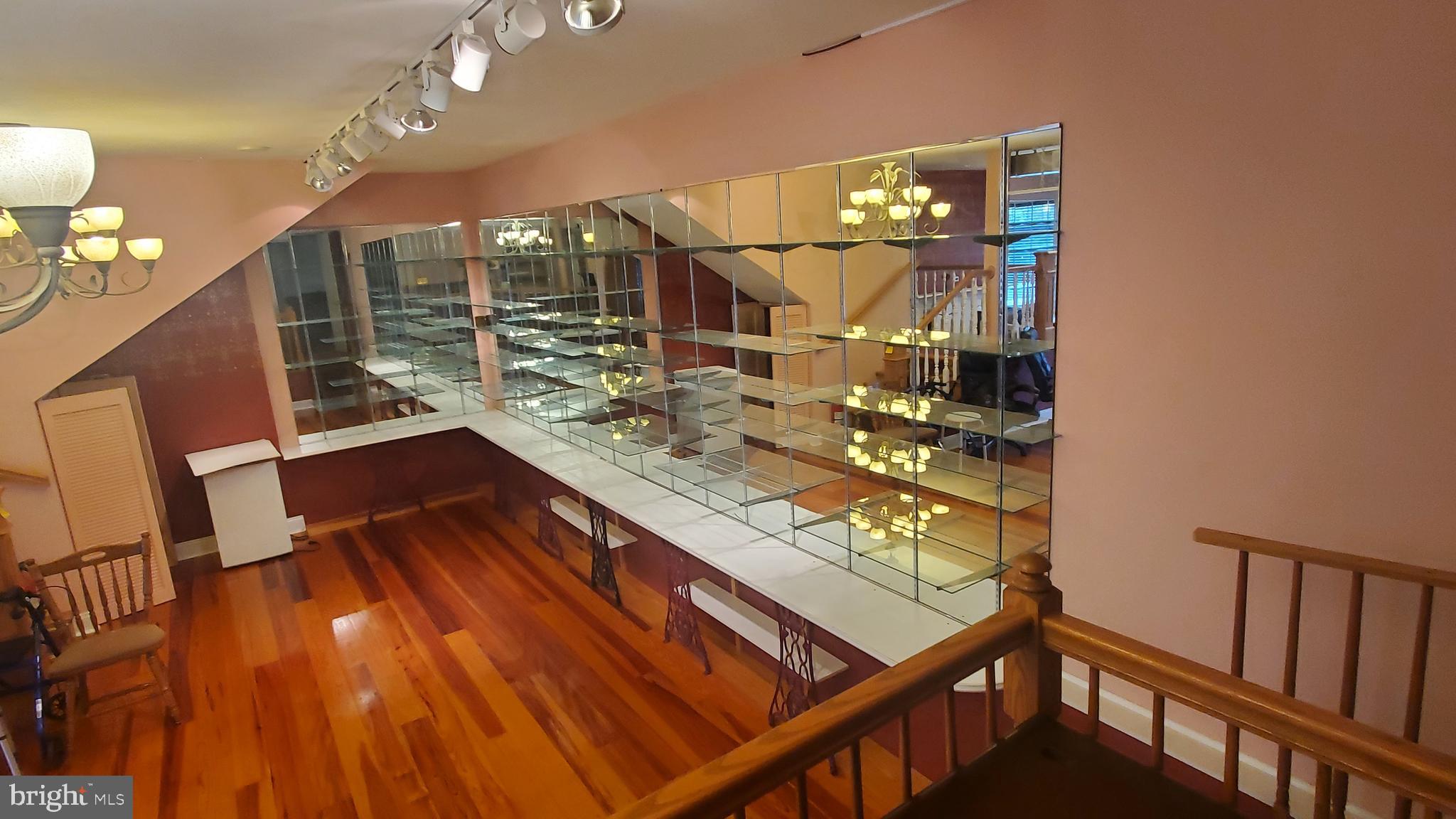 MIDDLETOWN - Commercial Sale