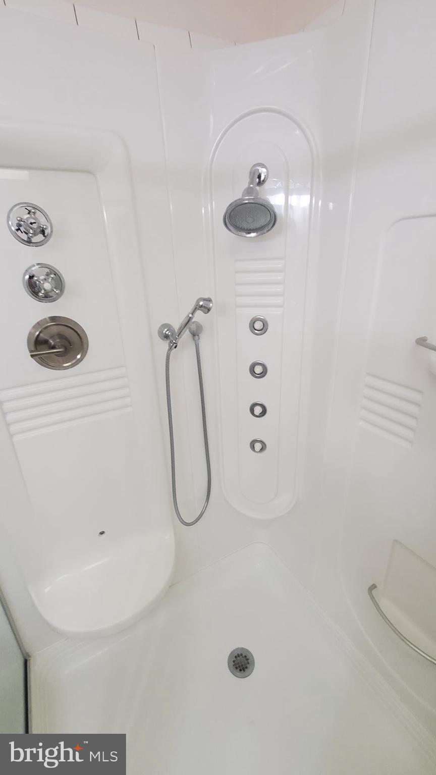 MIDDLETOWN - Commercial Sale