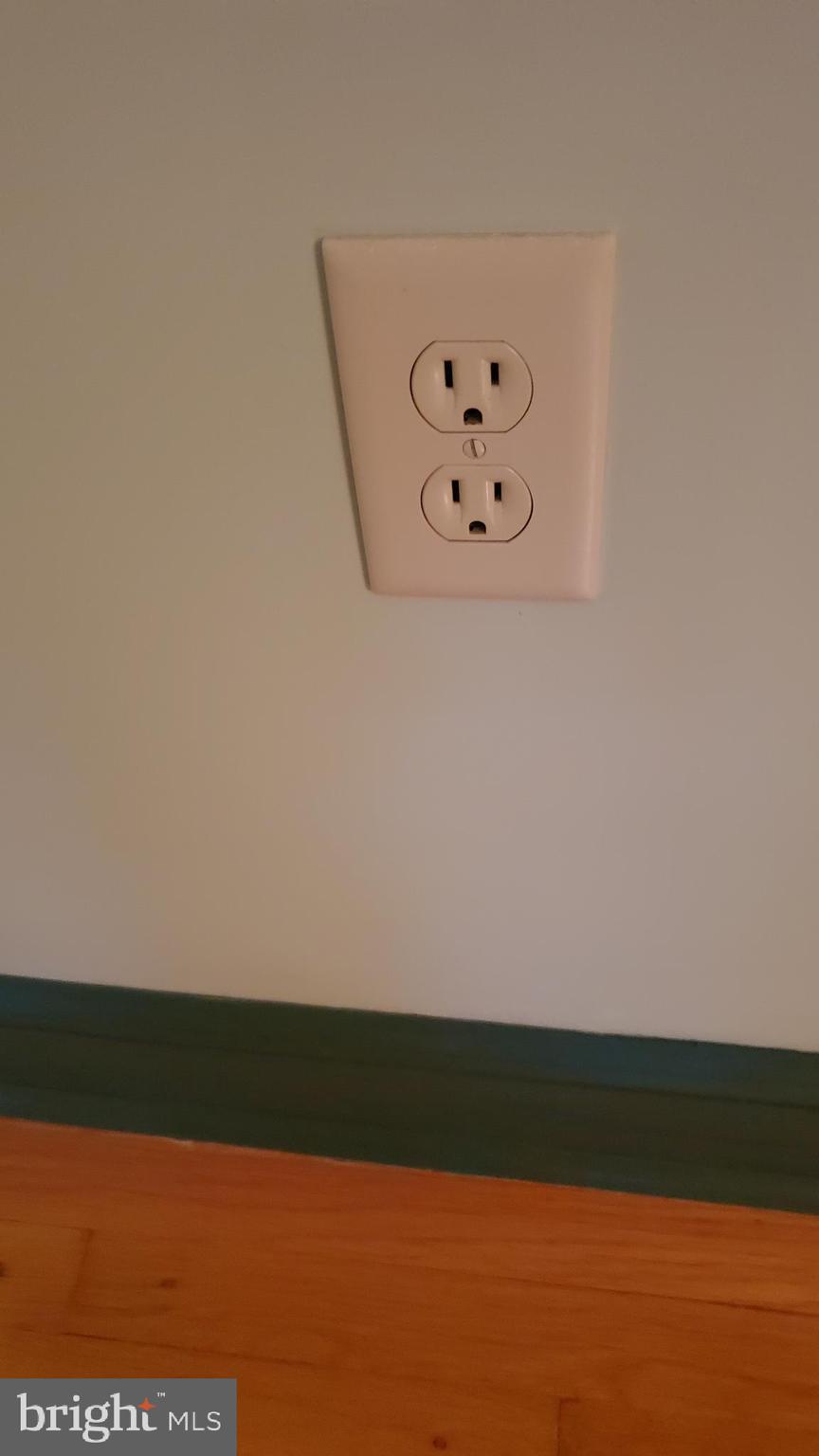 MIDDLETOWN - Commercial Sale