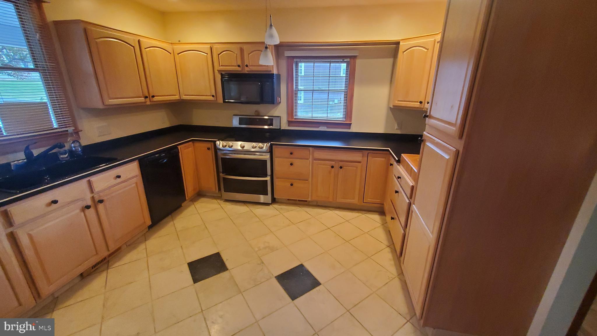 MIDDLETOWN - Commercial Sale