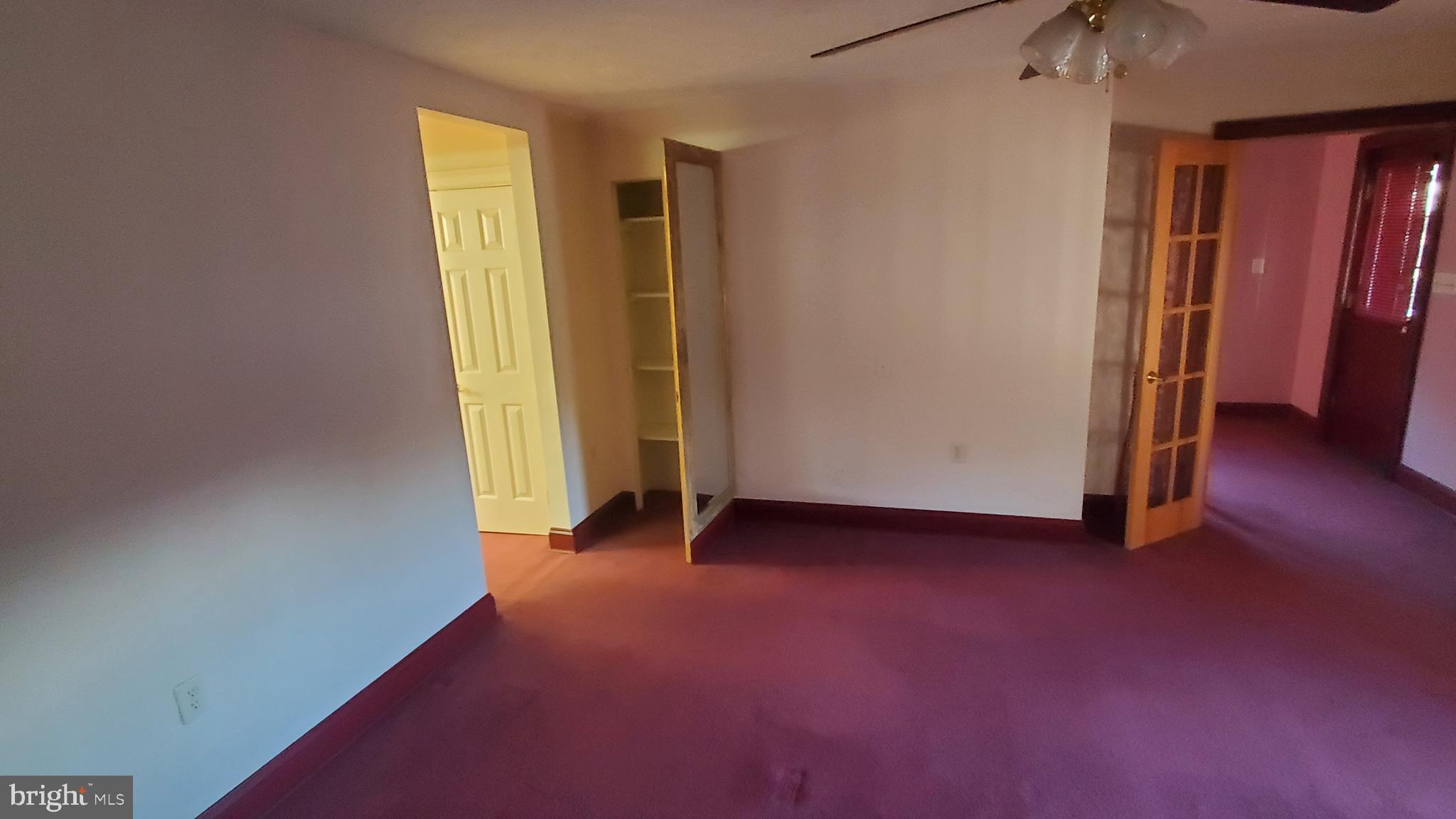 MIDDLETOWN - Commercial Sale