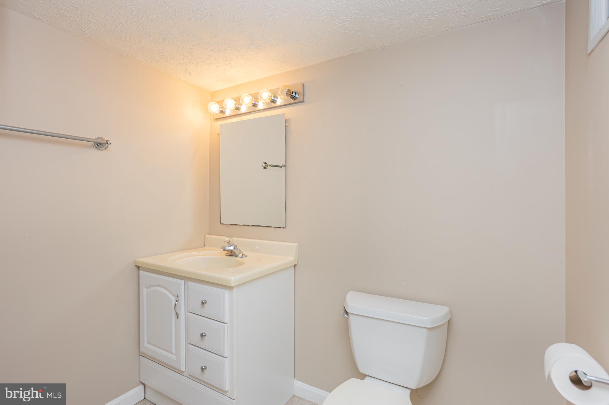 PELHAMWOOD - Residential Lease