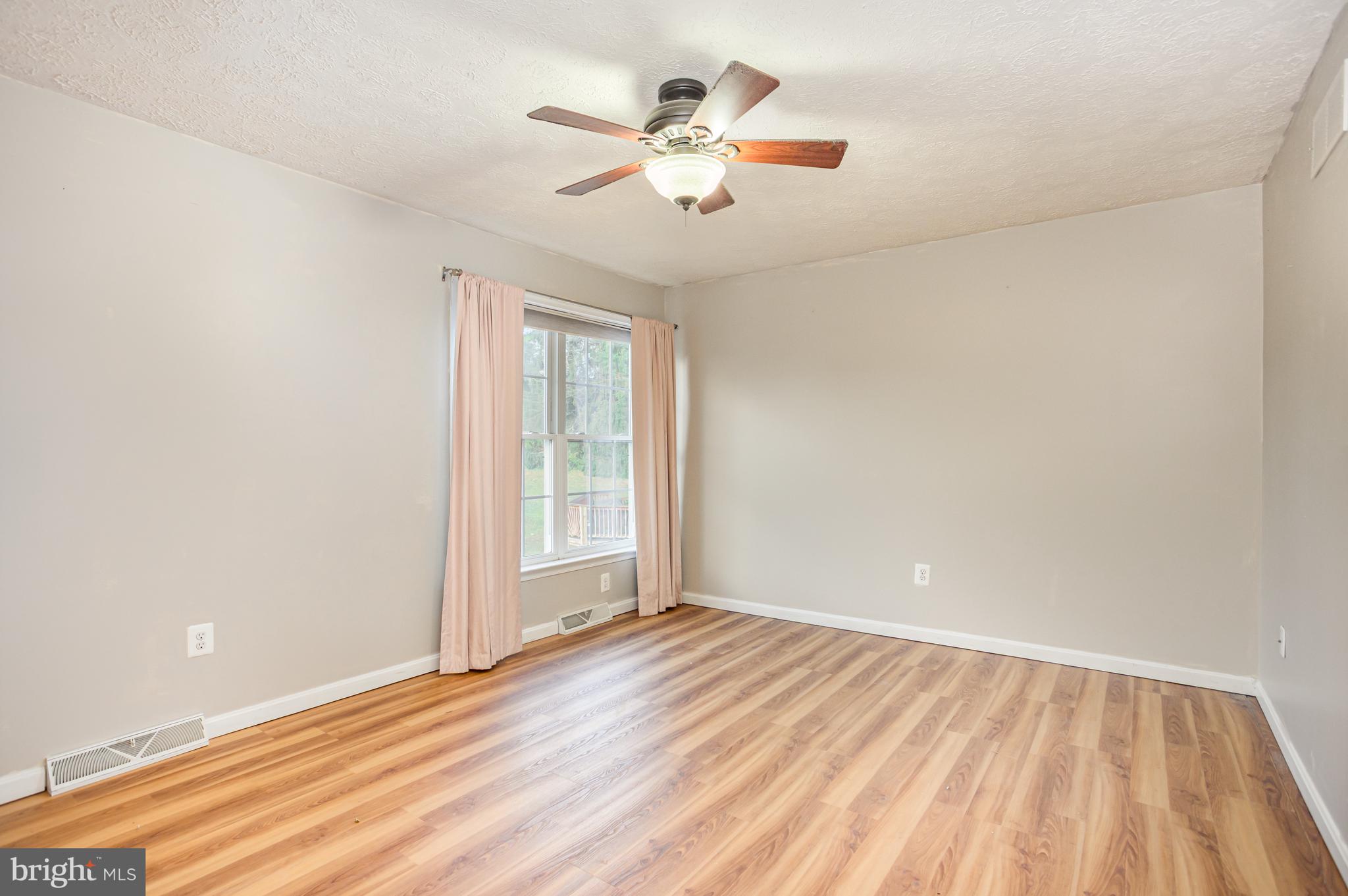 PELHAMWOOD - Residential Lease
