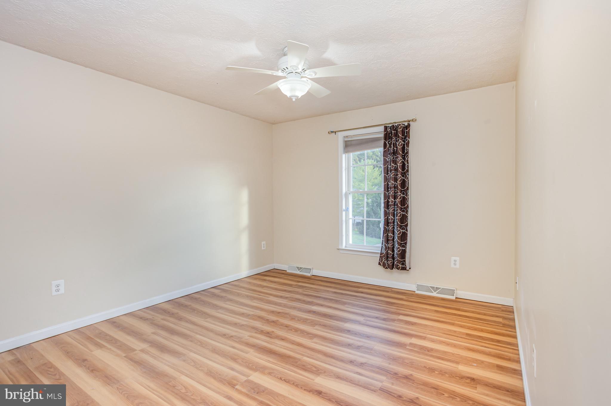 PELHAMWOOD - Residential Lease