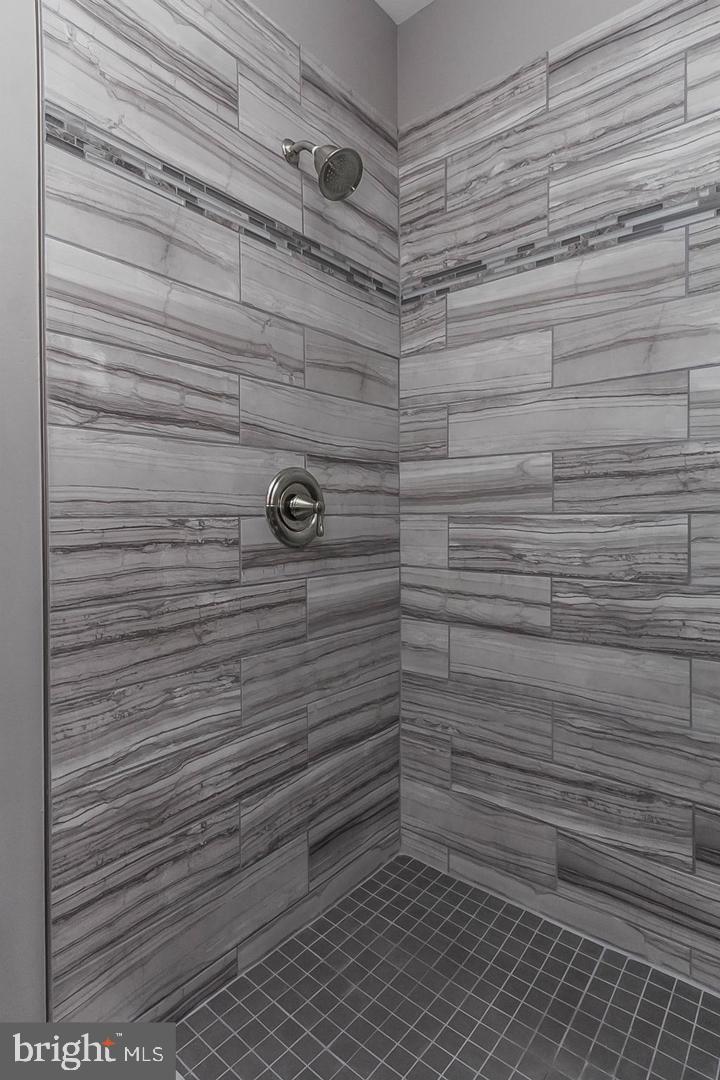 LANDSDOWNE - Residential