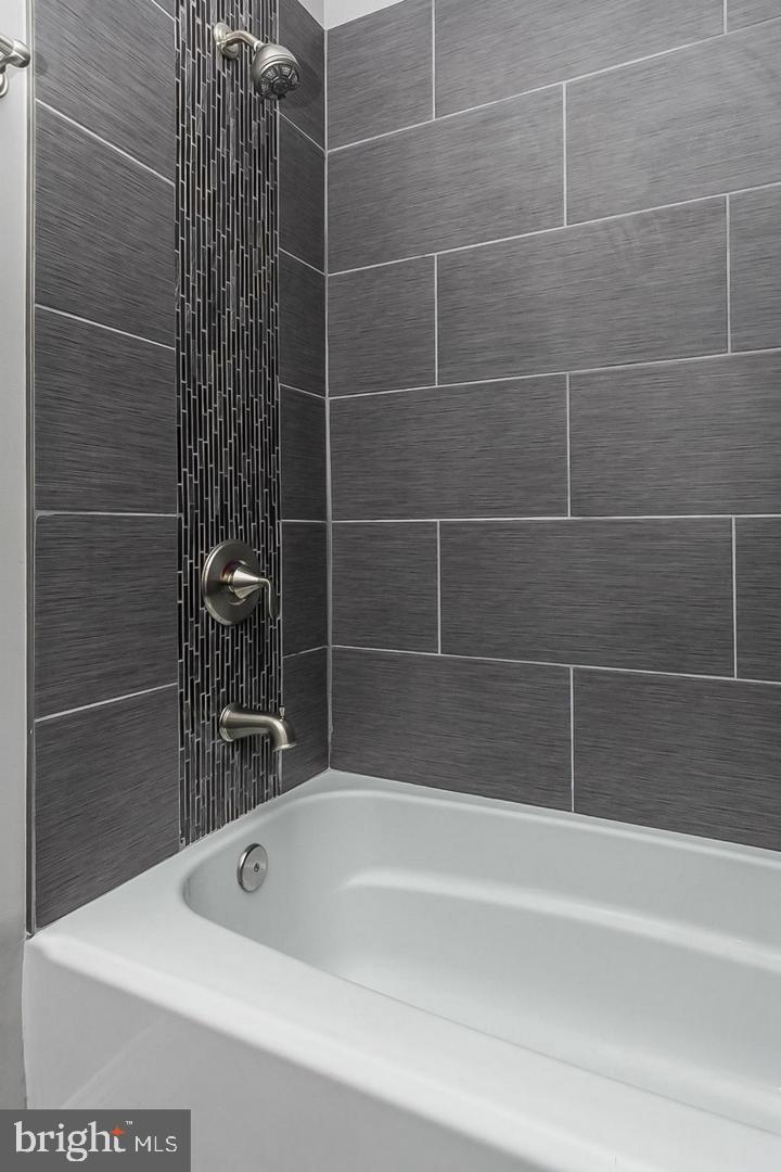 LANDSDOWNE - Residential