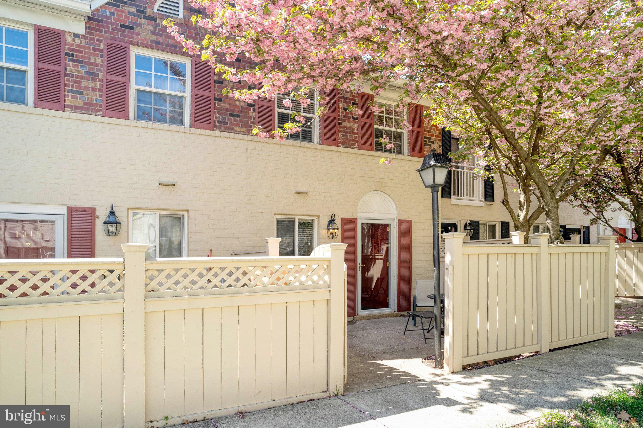 1313 N VAN DORN STREET