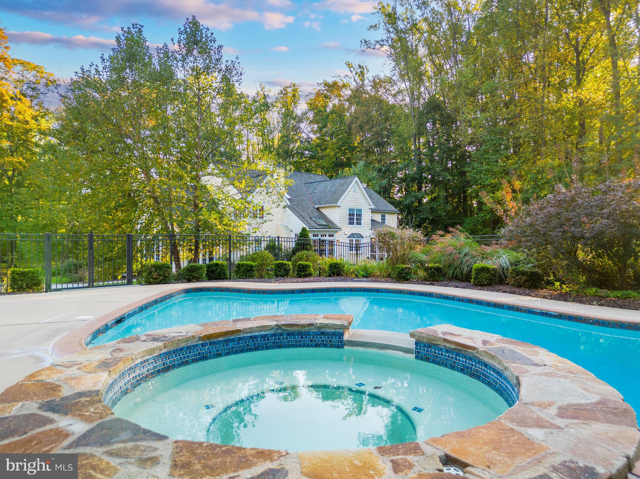 RADNOR HUNT - Residential