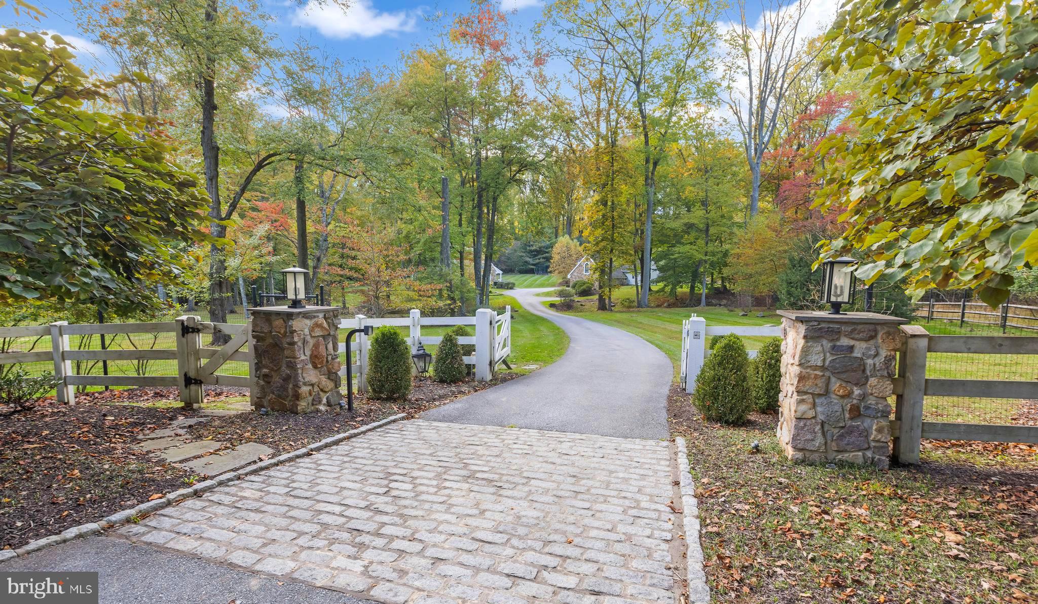 RADNOR HUNT - Residential