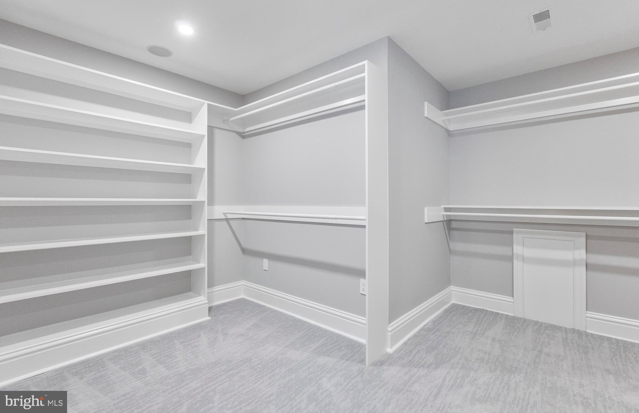 RADNOR HUNT - Residential