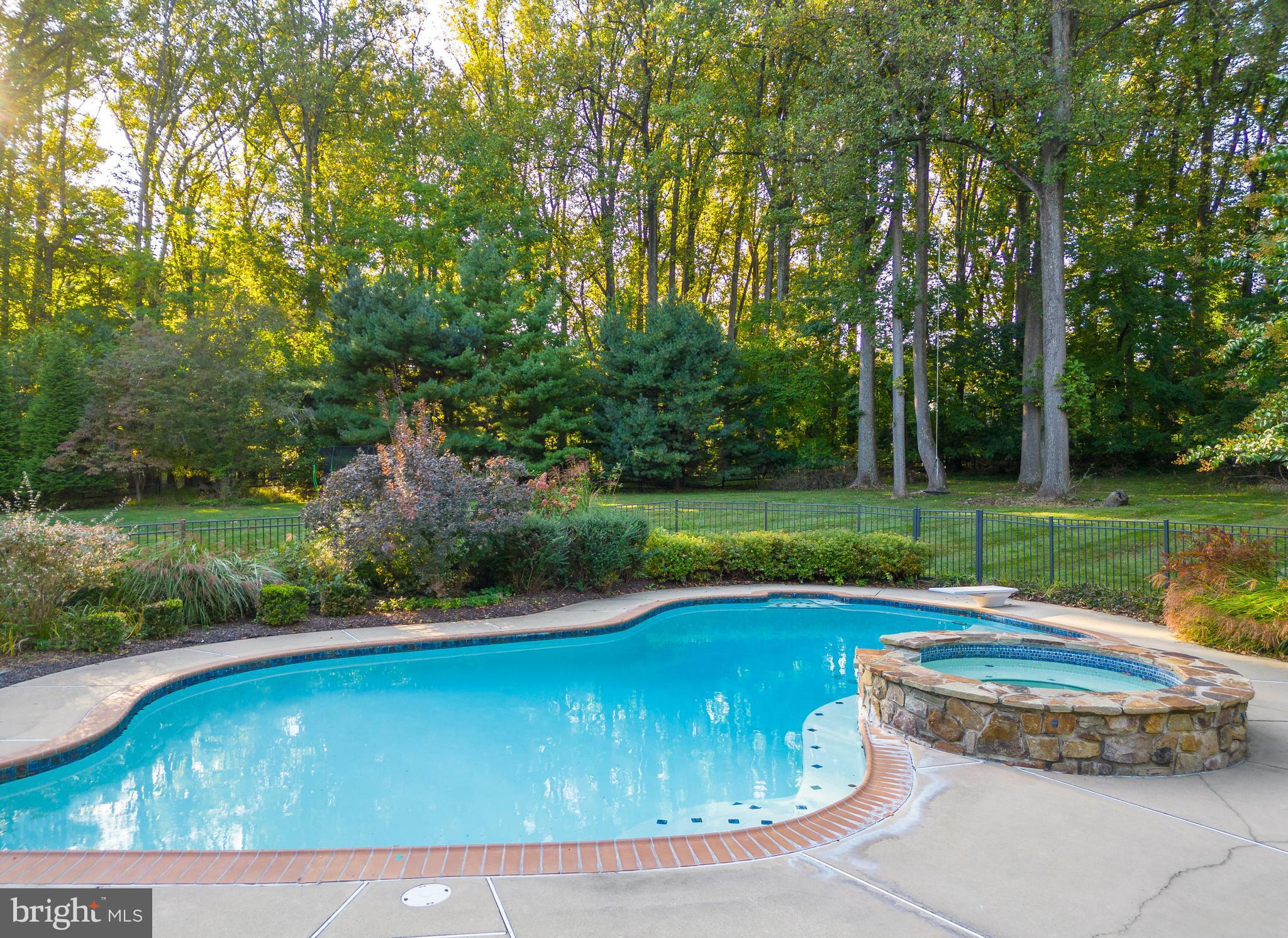 RADNOR HUNT - Residential