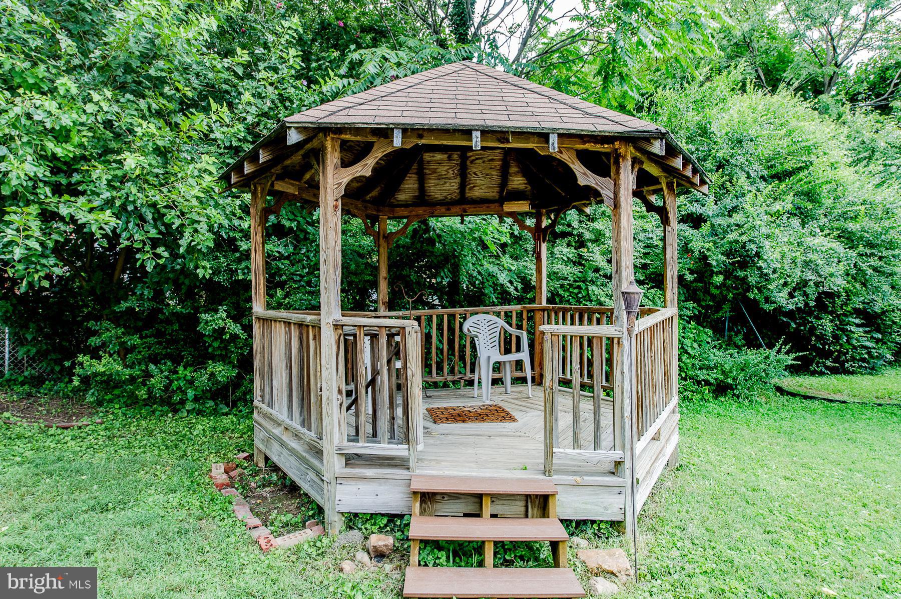 LAUREL GARDENS - Residential