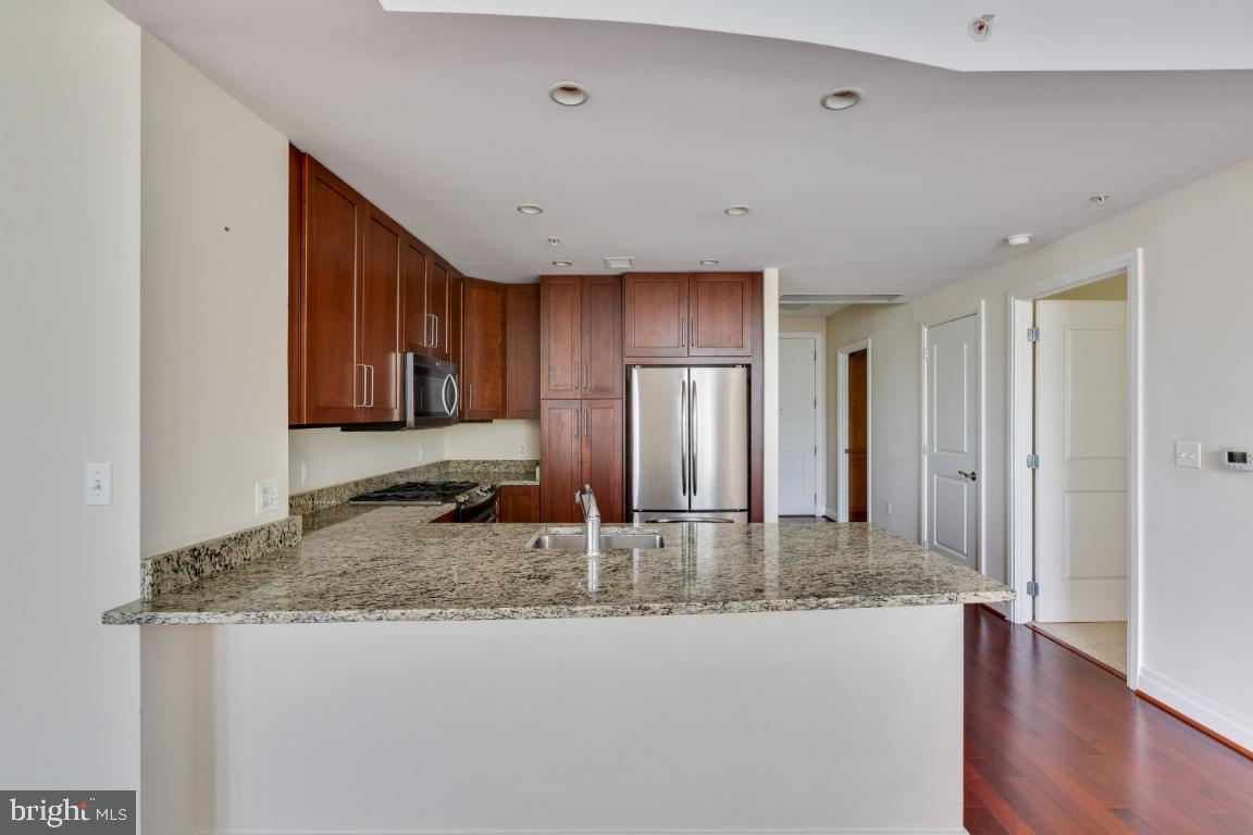 ONE PARK CREST CONDOMINIUM - Residential Lease