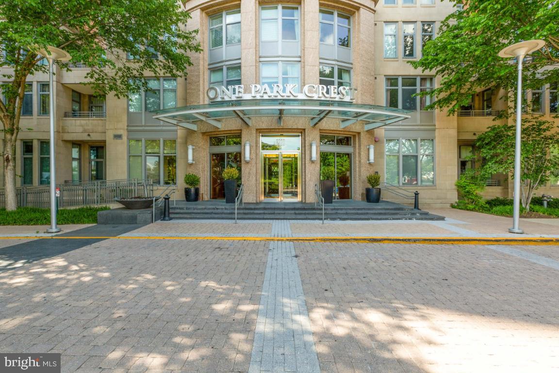 ONE PARK CREST CONDOMINIUM - Residential Lease