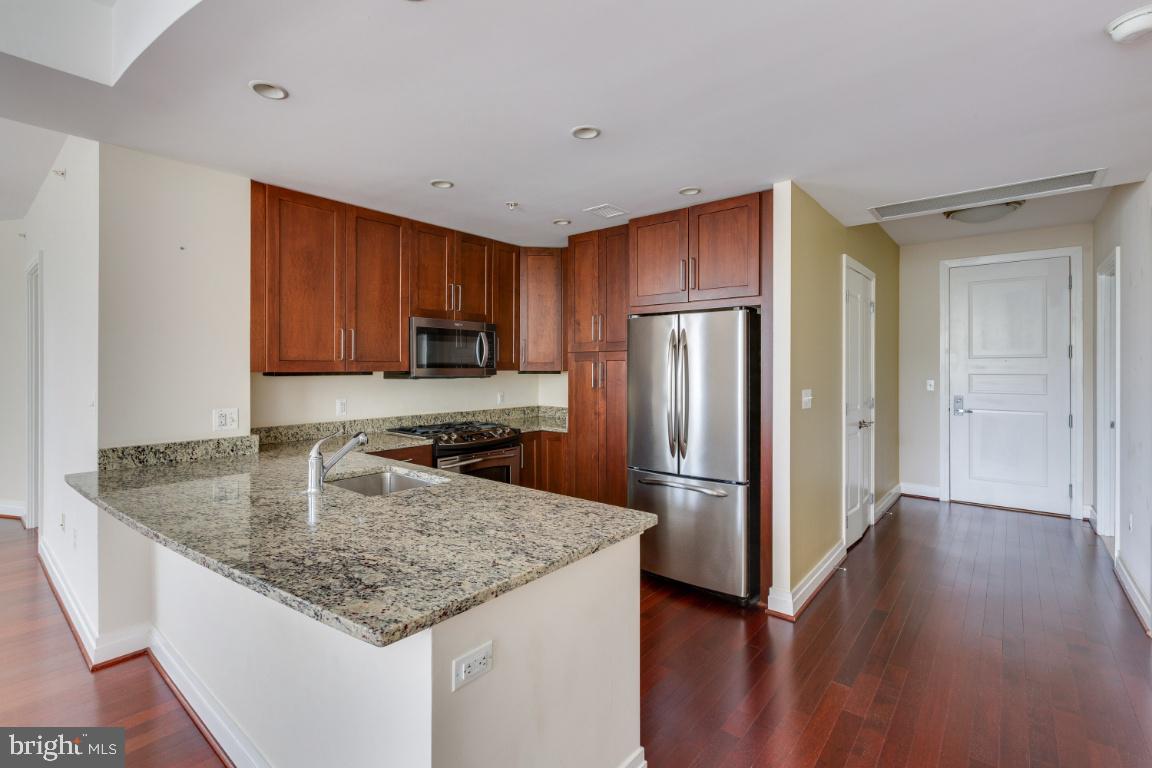 ONE PARK CREST CONDOMINIUM - Residential Lease