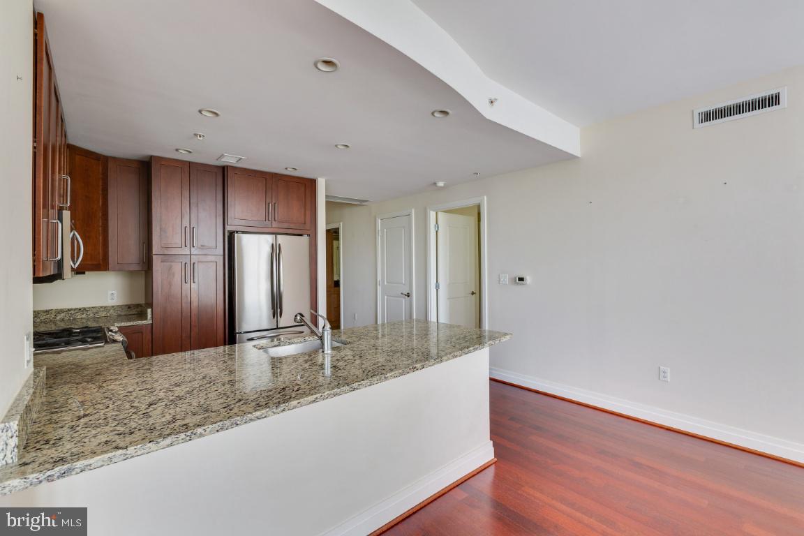 ONE PARK CREST CONDOMINIUM - Residential Lease