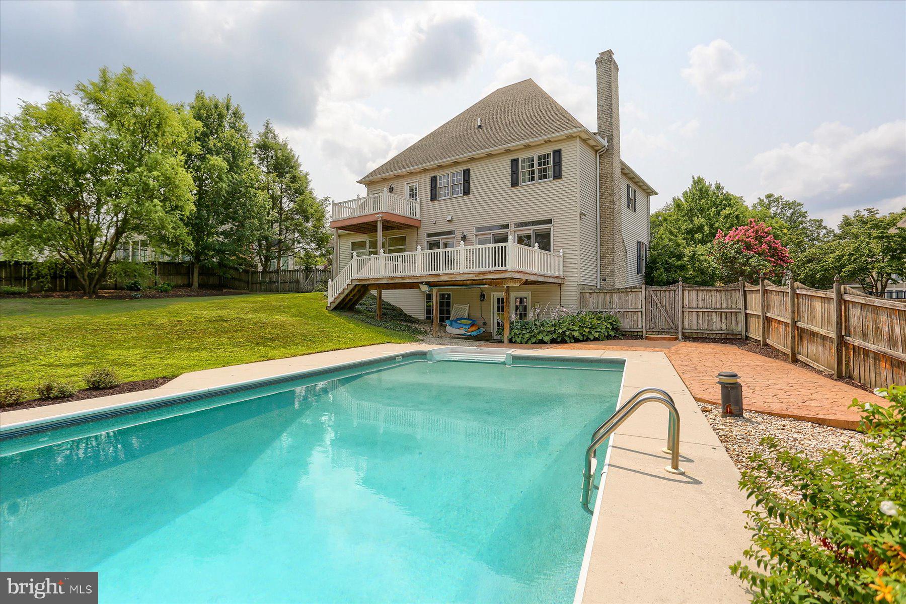 32 SUNFIRE AVENUE