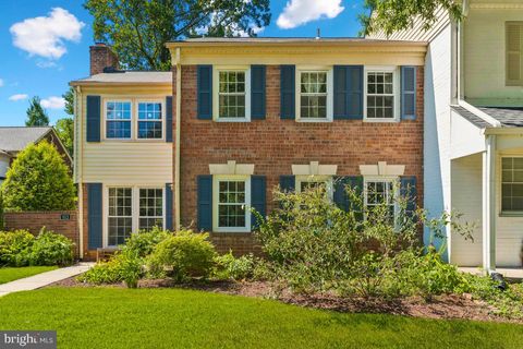 Photo of 913 Nelson Street #36-913, ROCKVILLE, MD 20850 (MLS # MDMC2192300)
