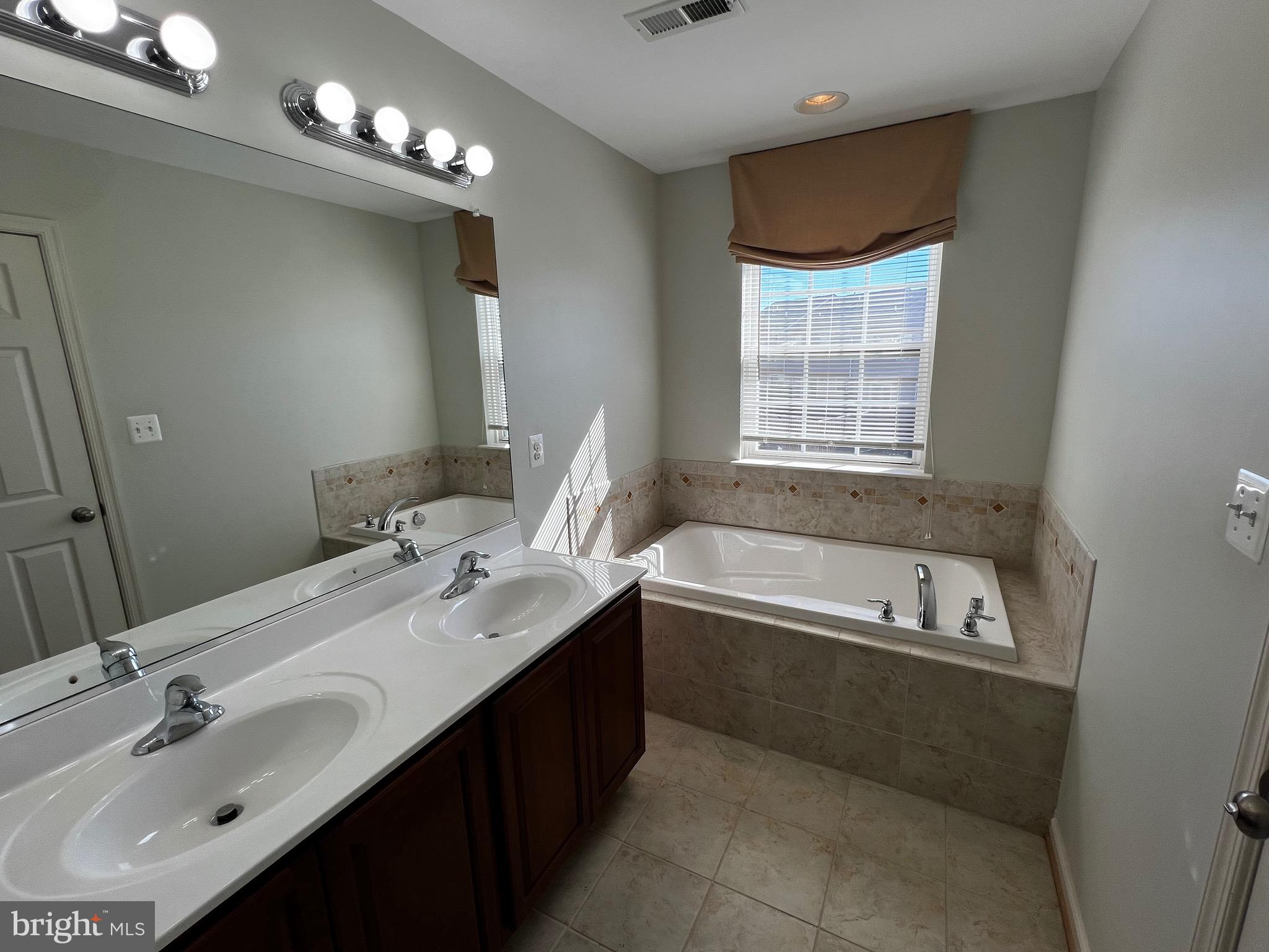 PRIMROSE PARK - Residential Lease