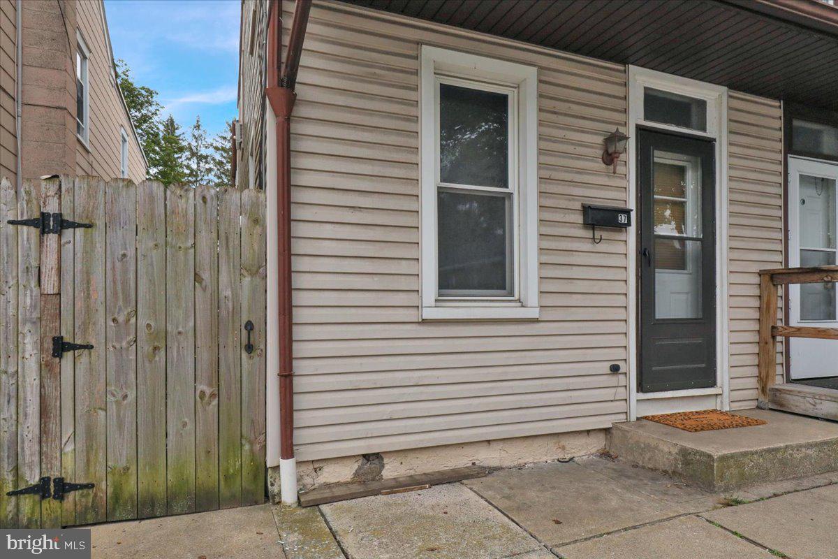 37 W FERDINAND STREET