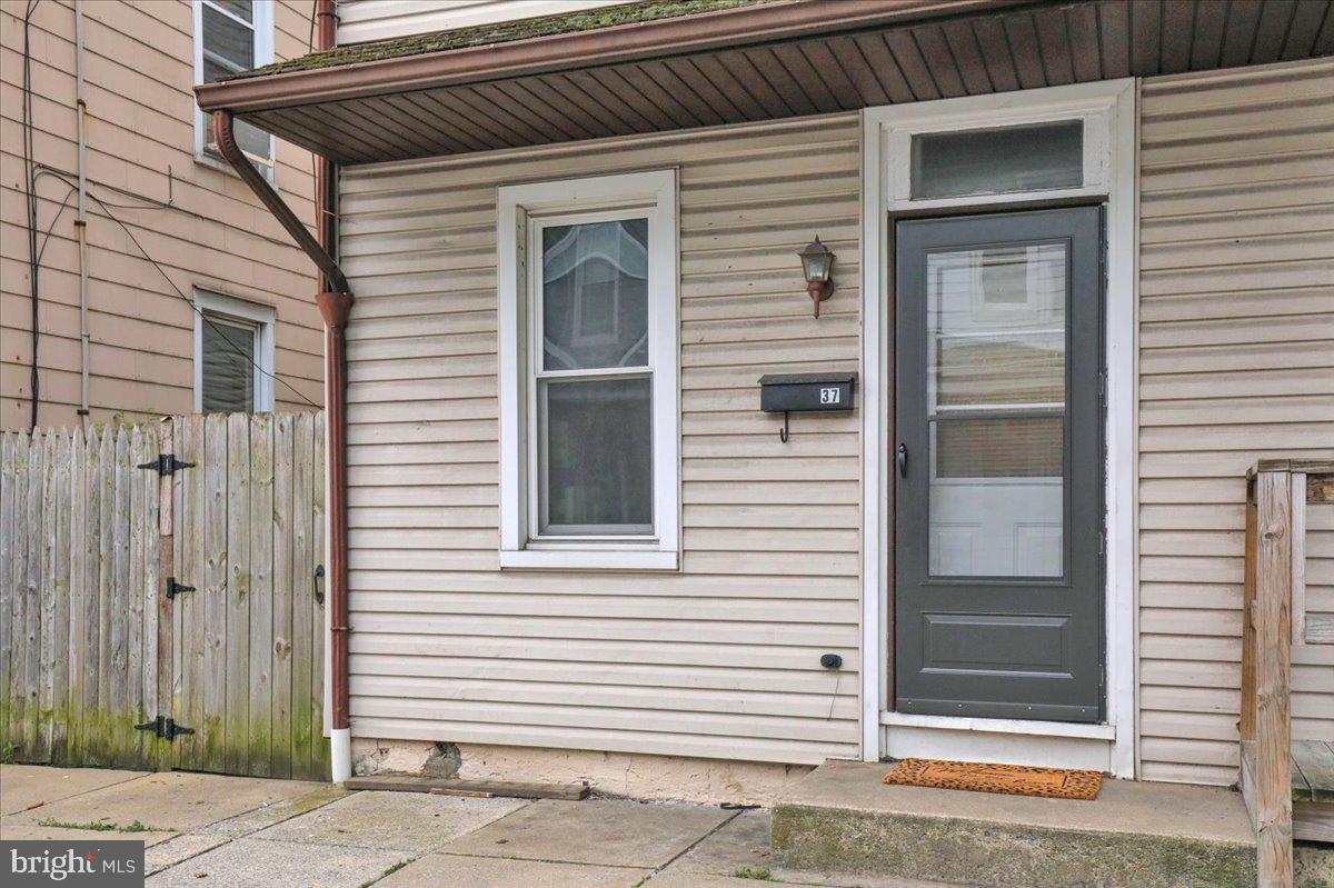 37 W FERDINAND STREET