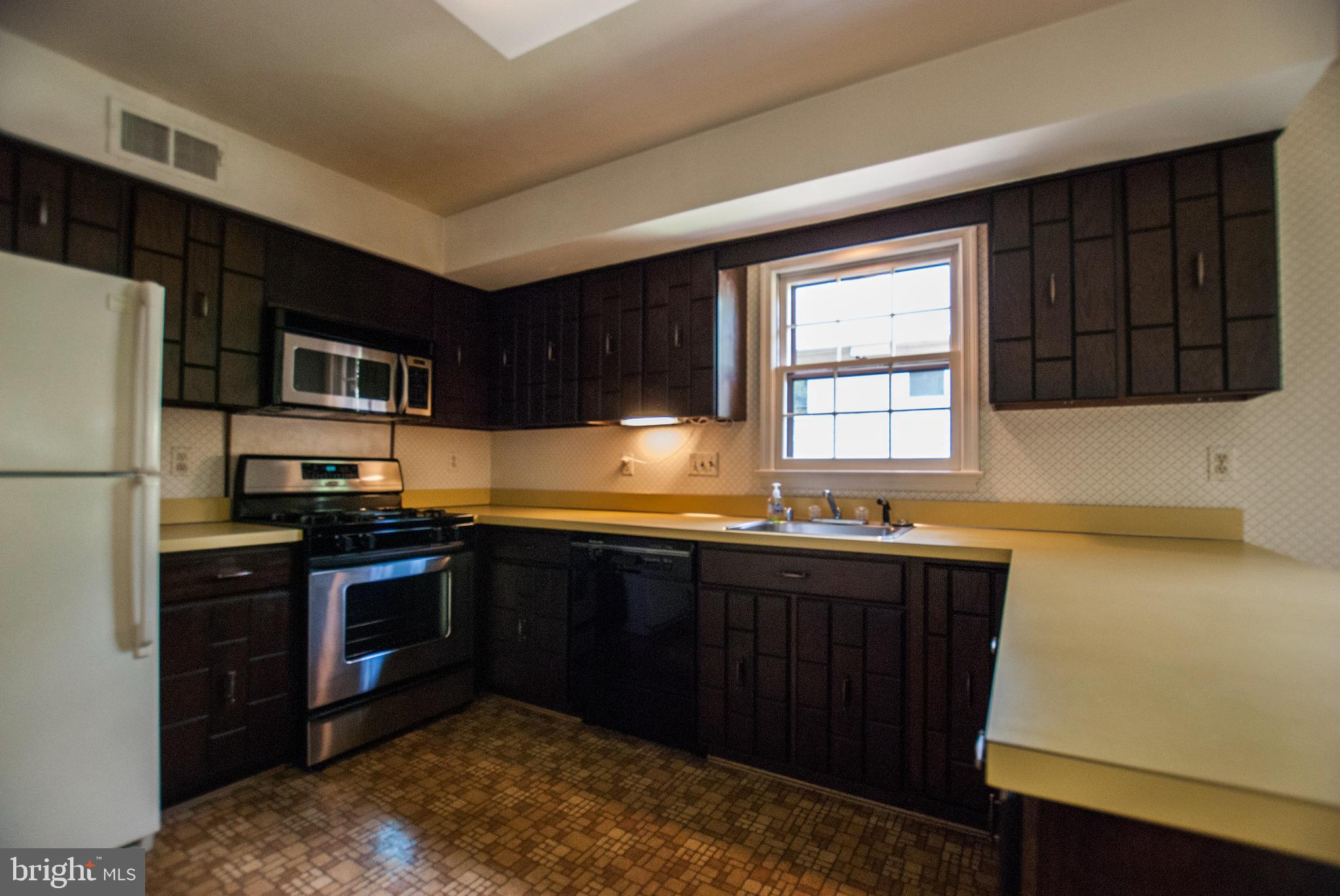 GREEN TREE MANOR - Residential Lease