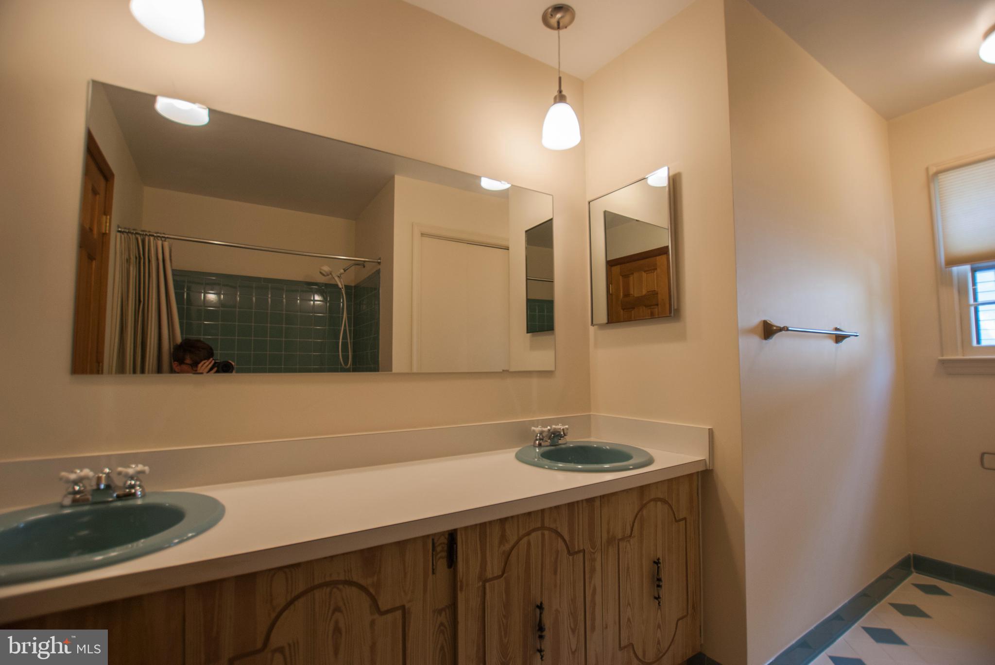 GREEN TREE MANOR - Residential Lease