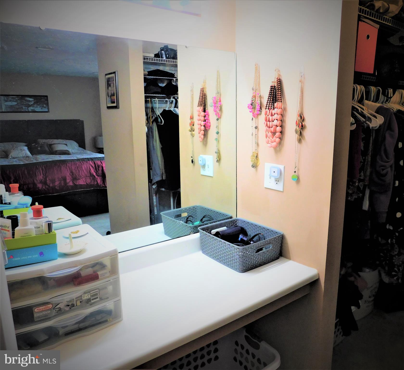 QUEEN ANNE VILLAGE - Residential