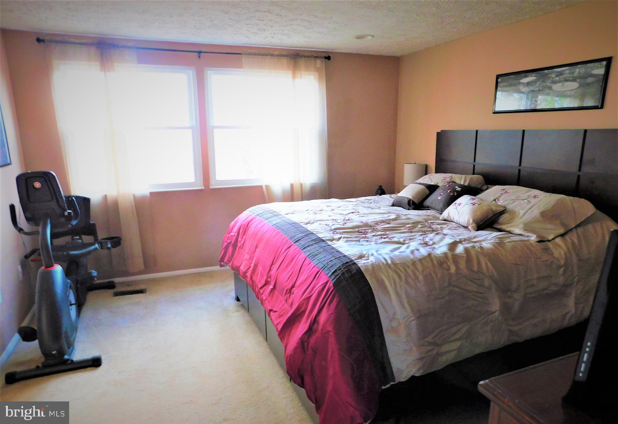 QUEEN ANNE VILLAGE - Residential