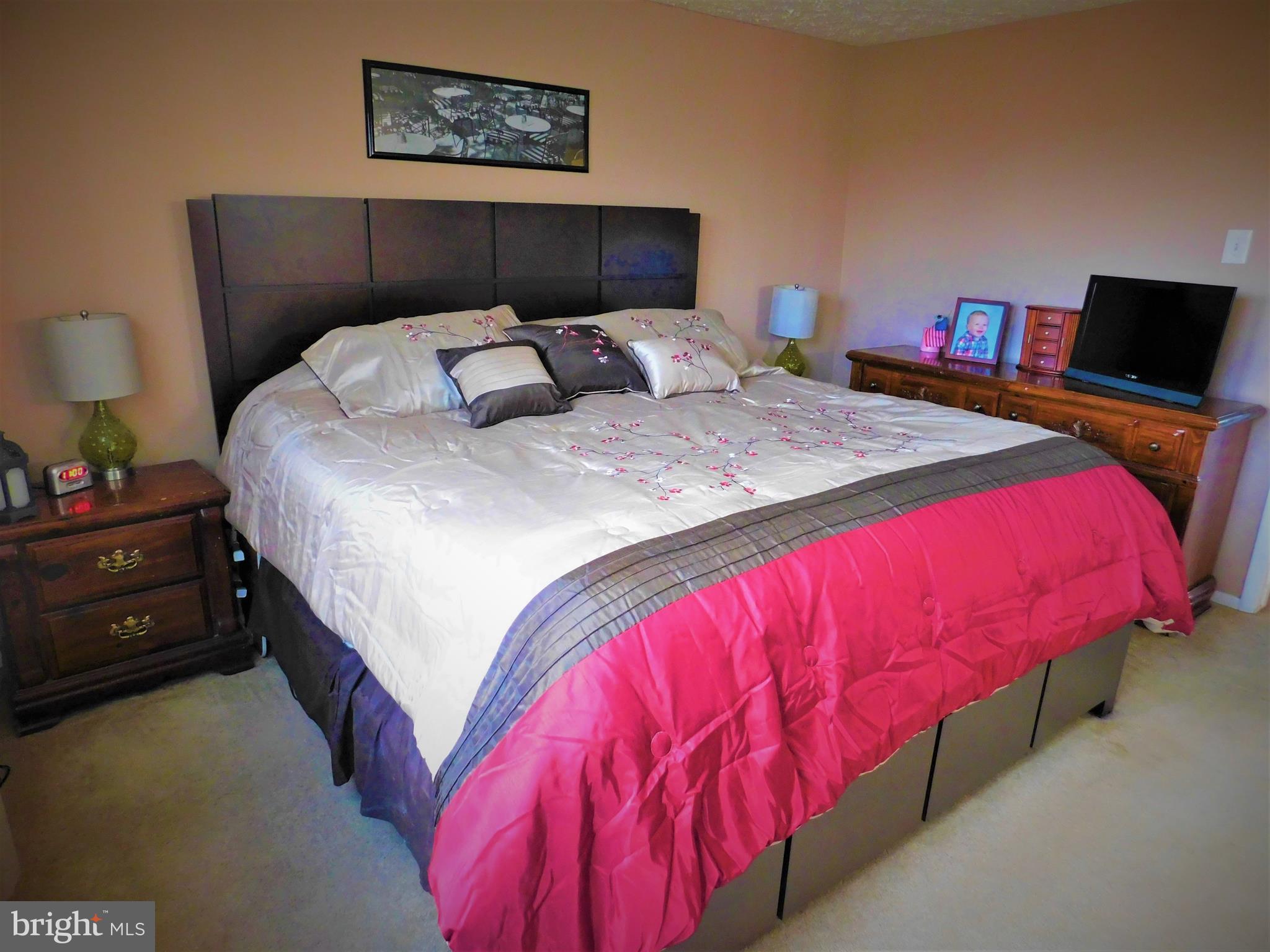 QUEEN ANNE VILLAGE - Residential