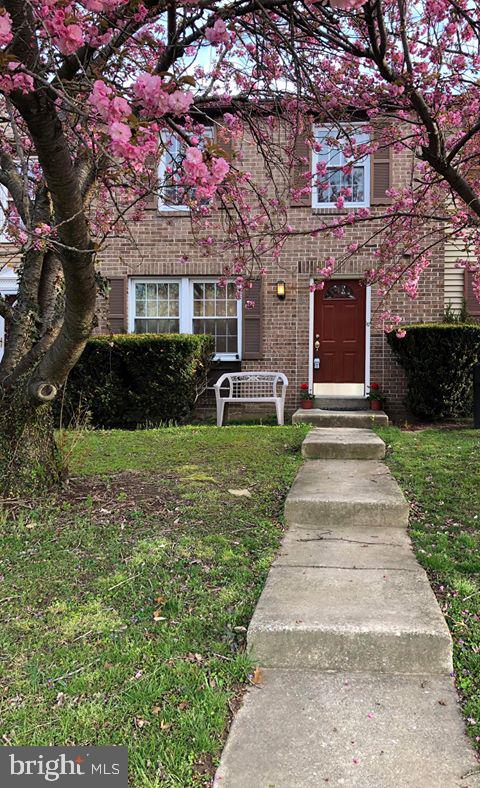 QUEEN ANNE VILLAGE - Residential