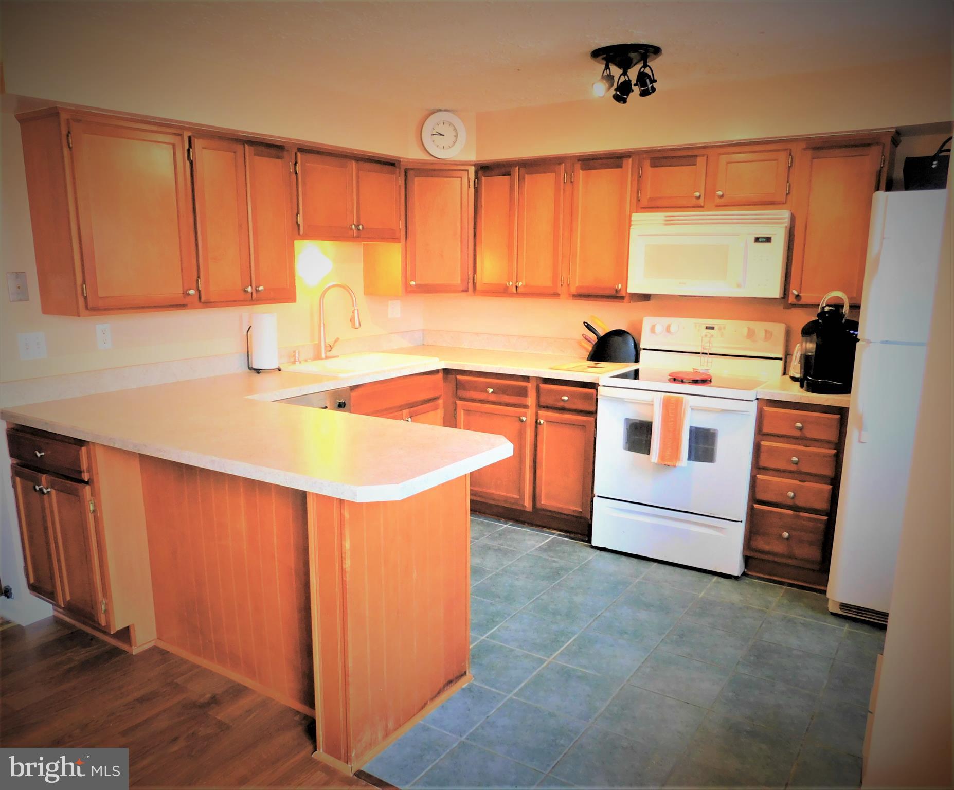 QUEEN ANNE VILLAGE - Residential