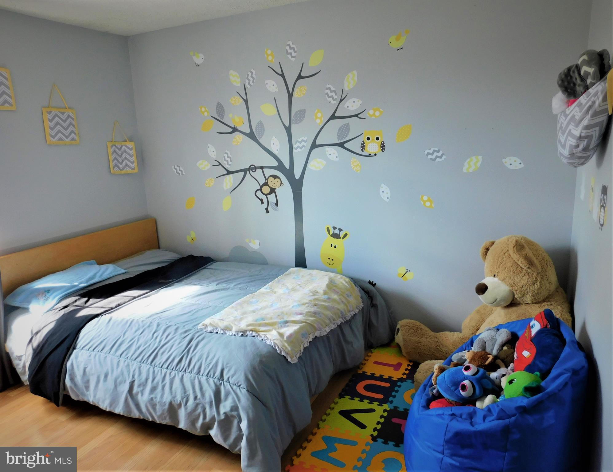 QUEEN ANNE VILLAGE - Residential