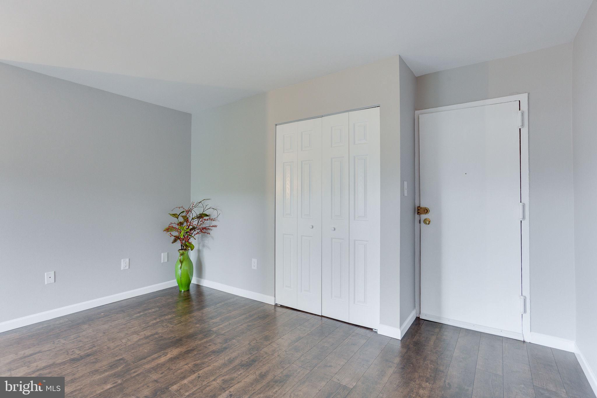 MCLEAN HILLS - Residential