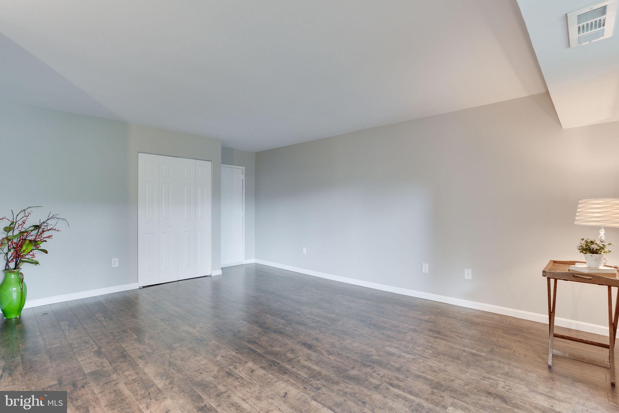 MCLEAN HILLS - Residential