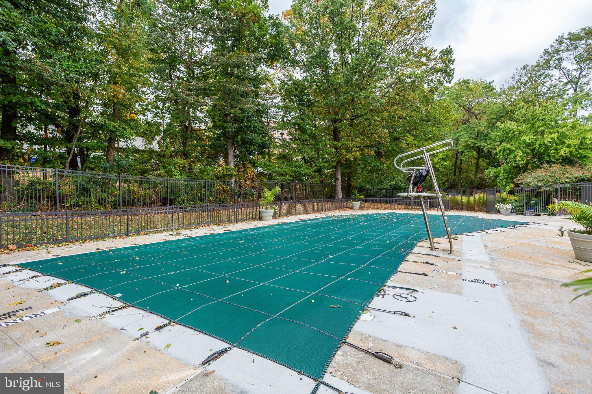 MCLEAN HILLS - Residential