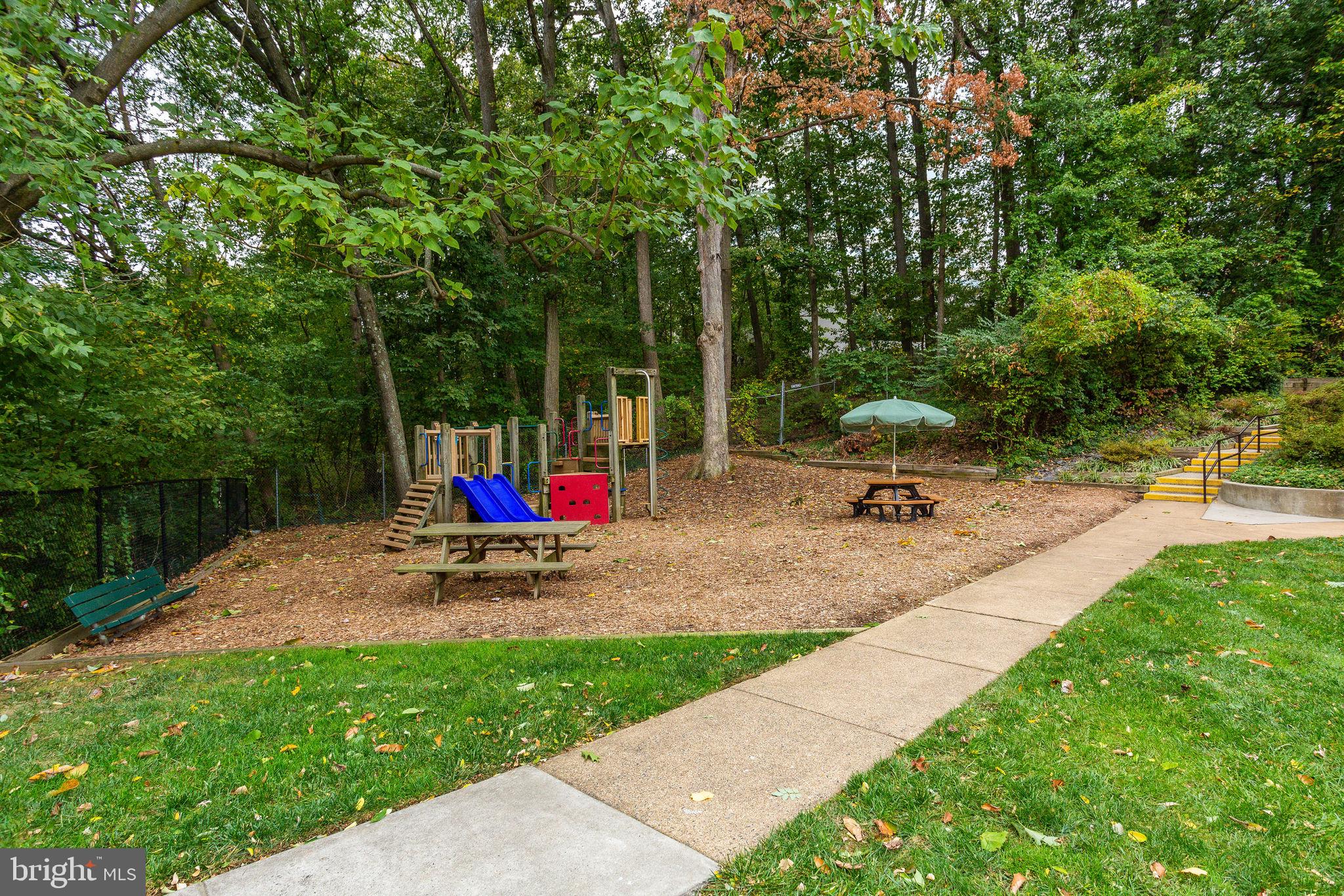 MCLEAN HILLS - Residential