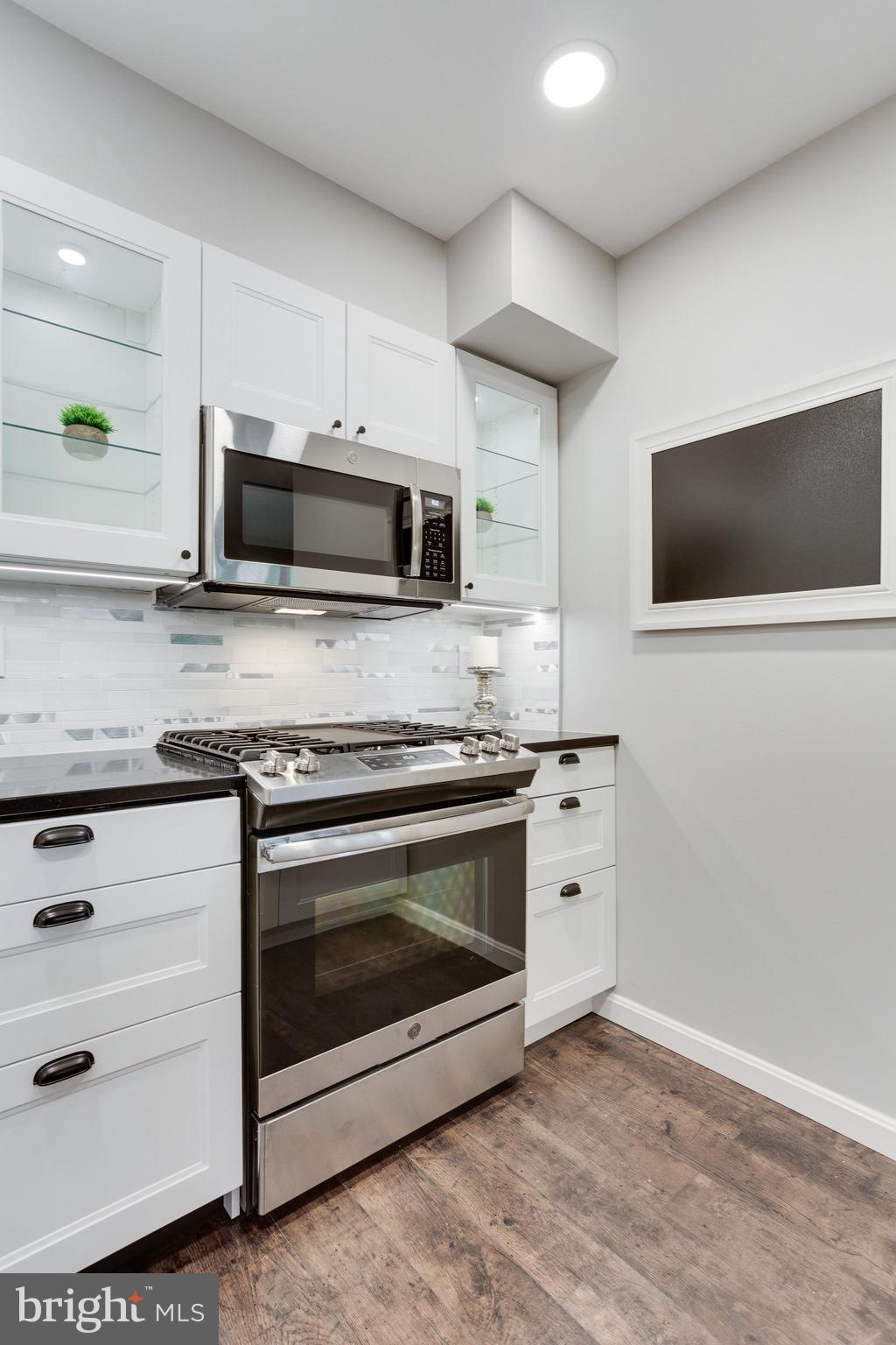 MCLEAN HILLS - Residential