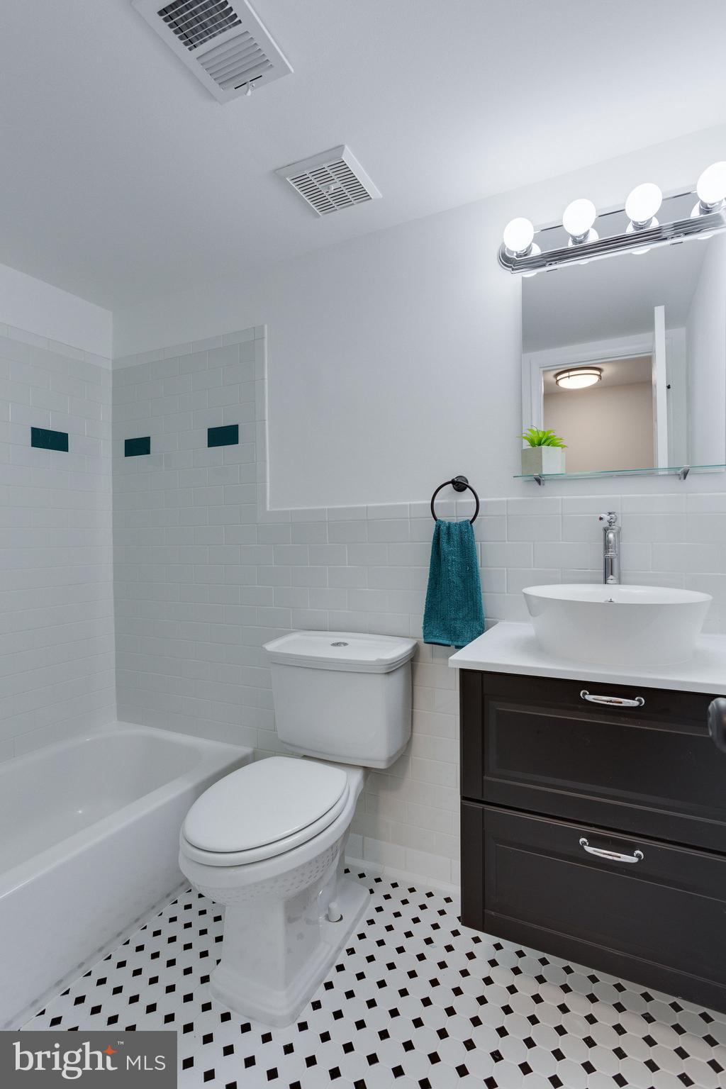 MCLEAN HILLS - Residential